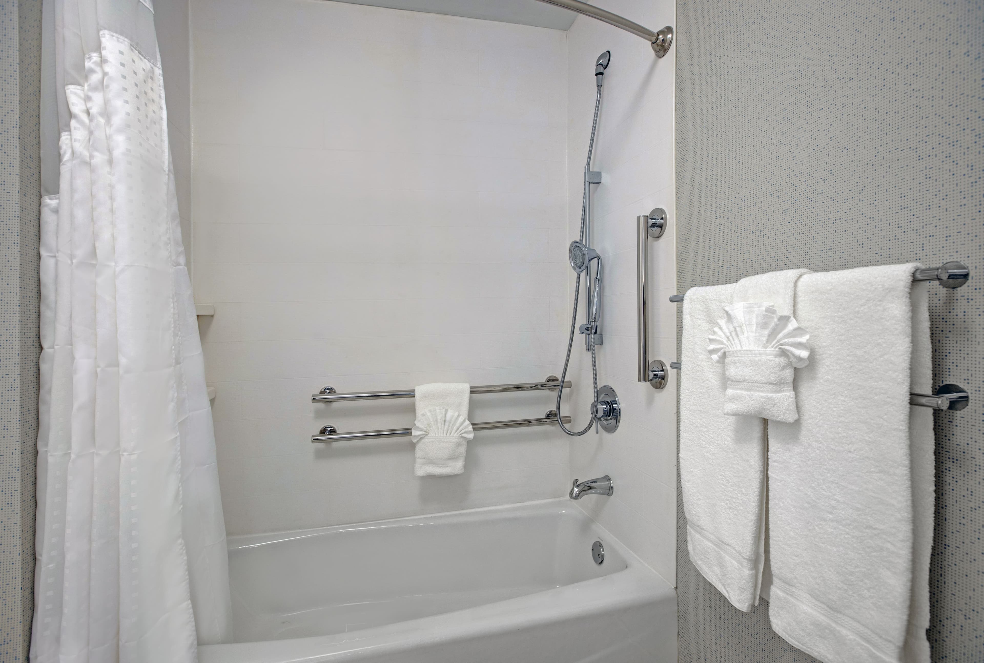 Holiday Inn Express & Suites Milwaukee - Brookfield — 29