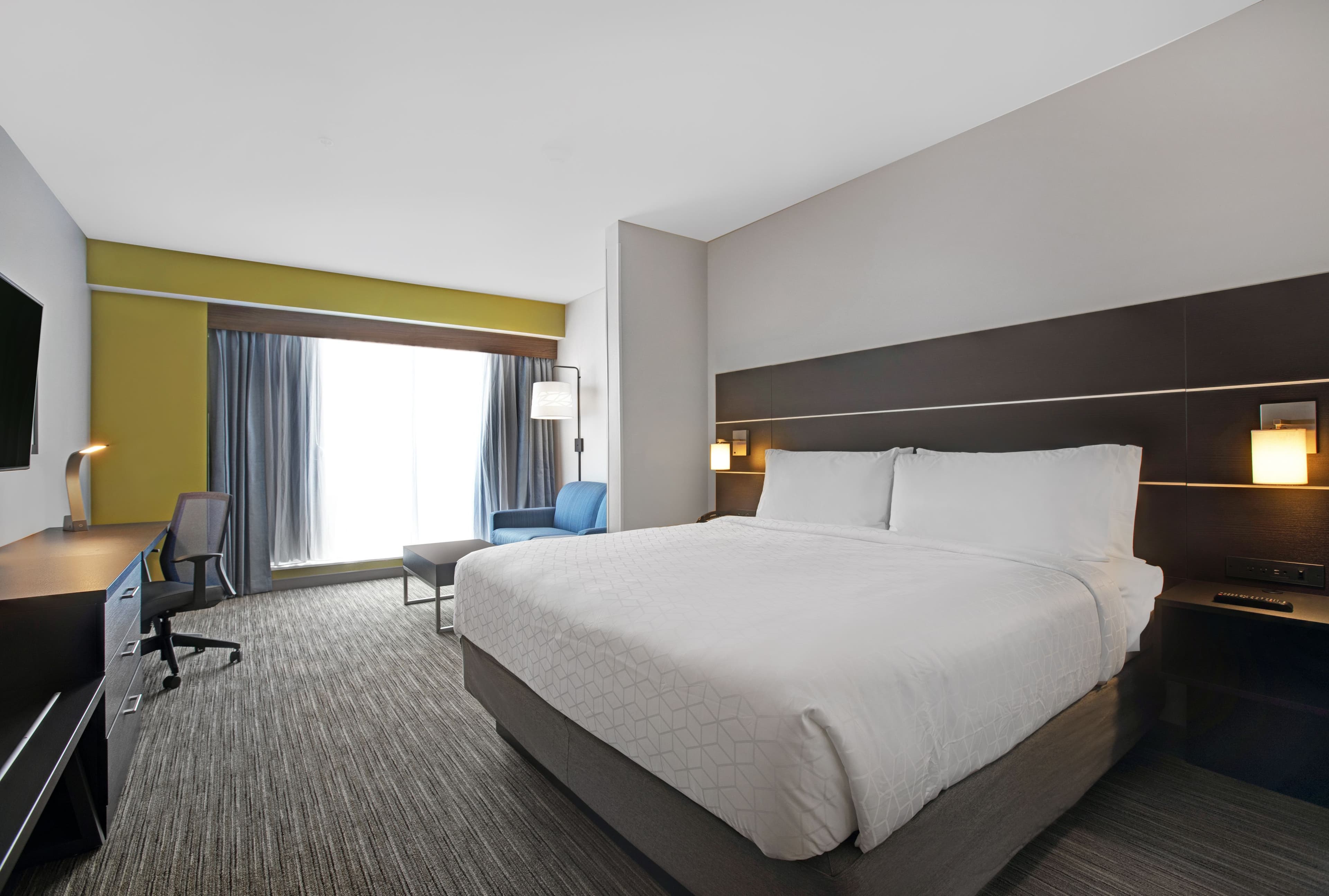 Holiday Inn Express & Suites Milwaukee - Brookfield — 35