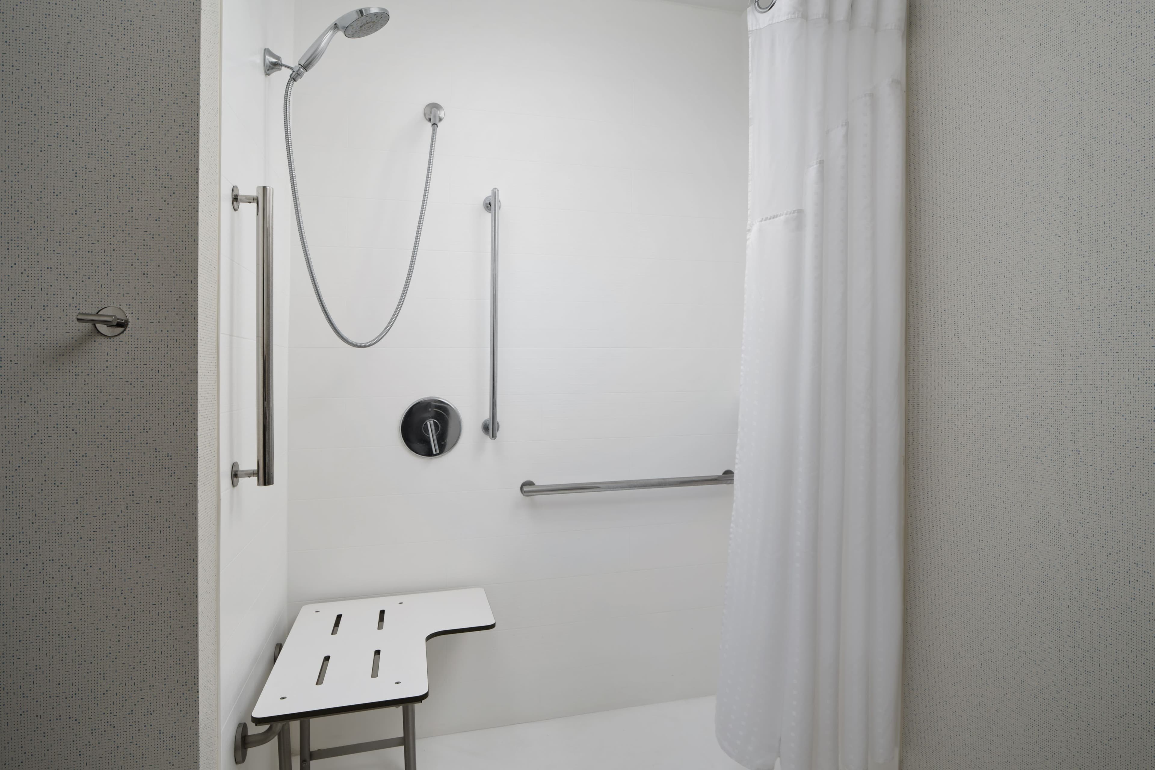 Holiday Inn Express & Suites Brunswick — 13