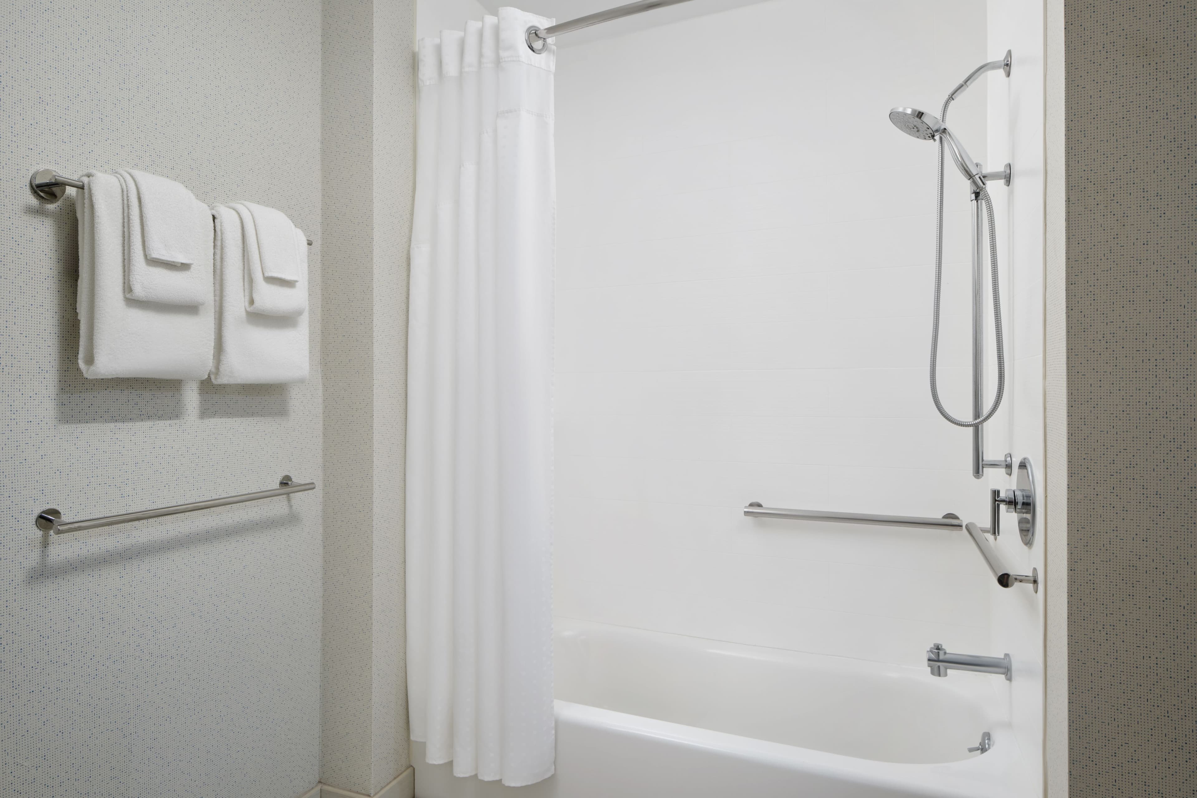 Holiday Inn Express & Suites Brunswick — 28