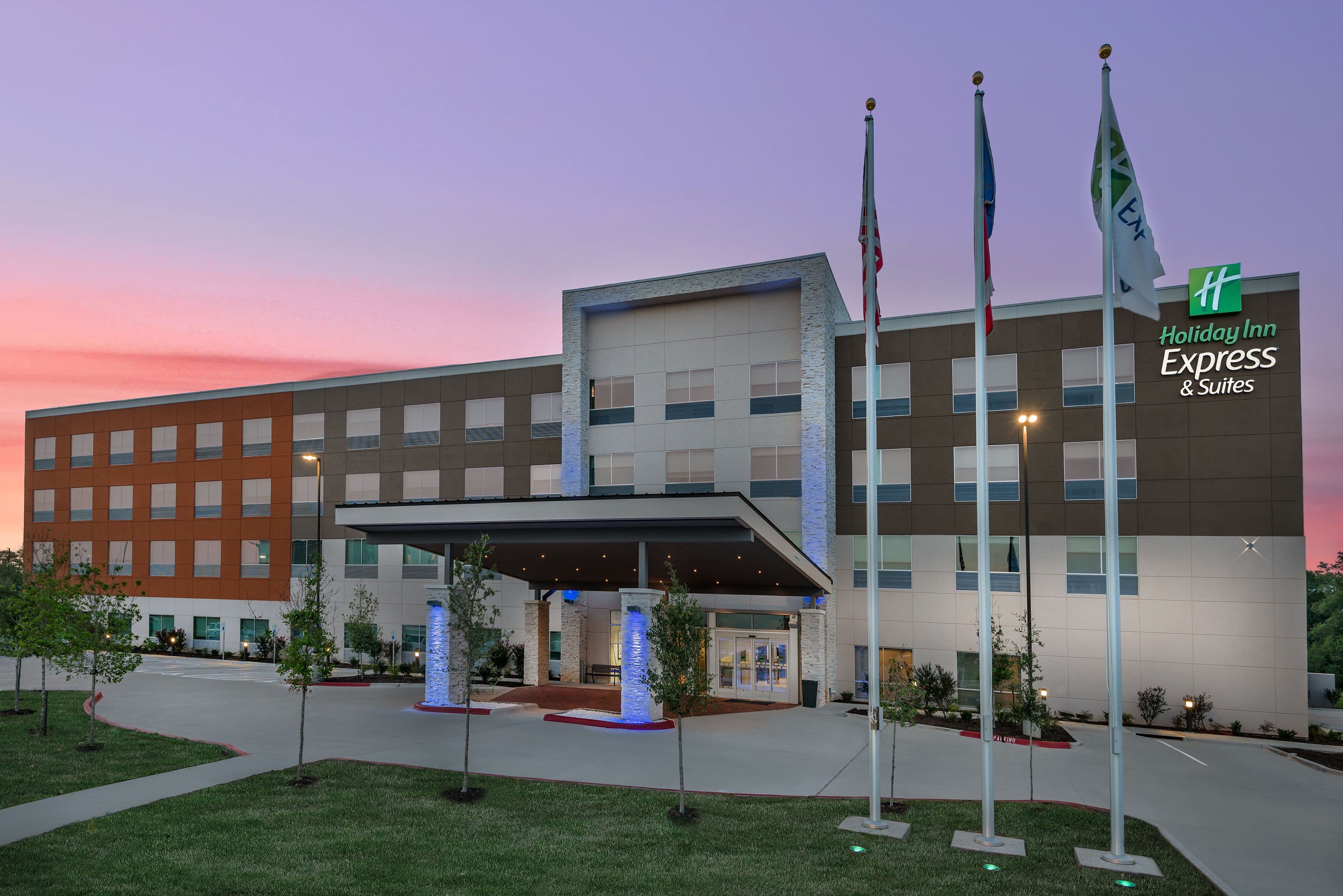 Holiday Inn Express & Suites Bryan - College Station - Image 1