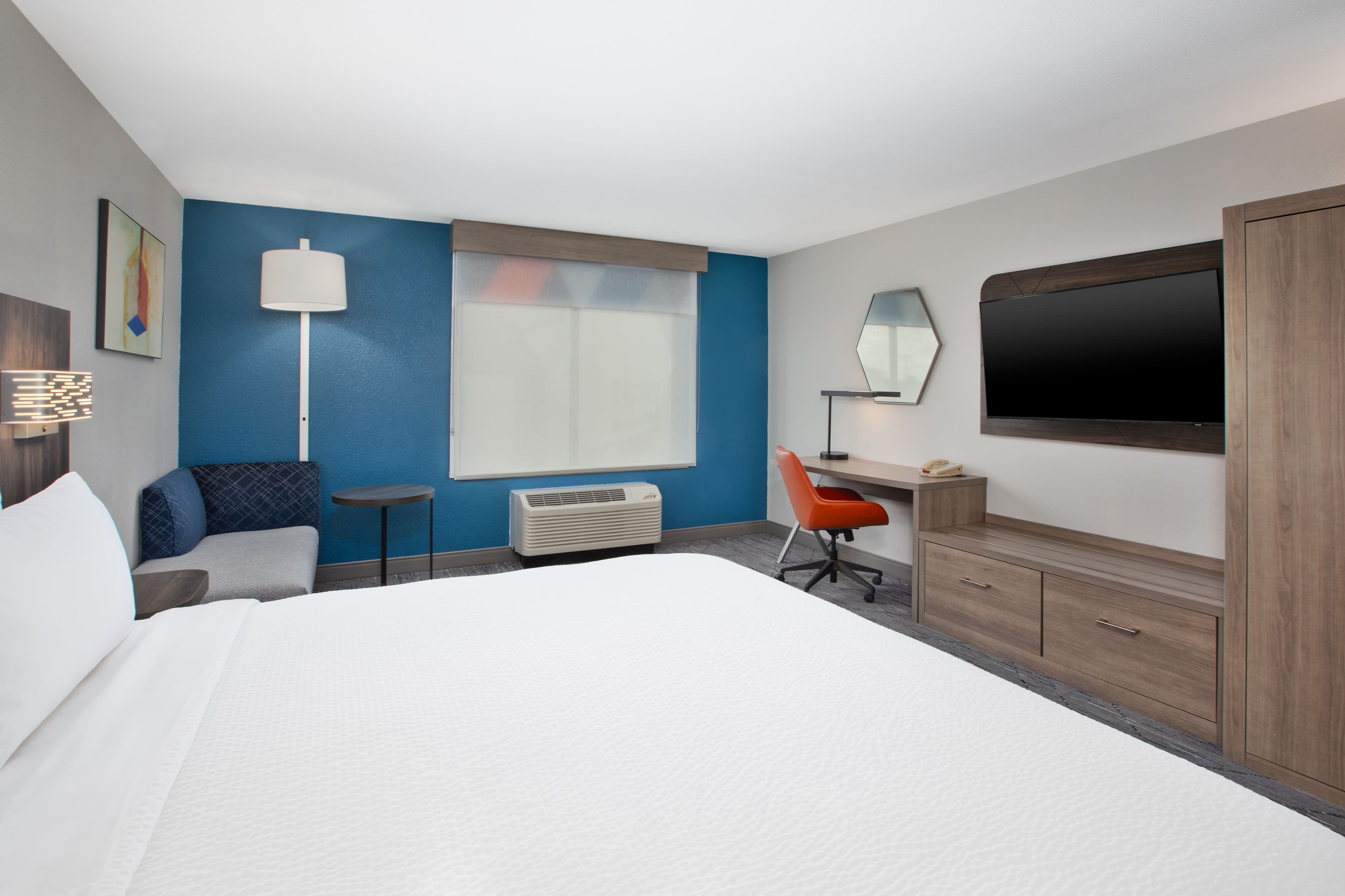 Holiday Inn Express & Suites Buffalo — 6
