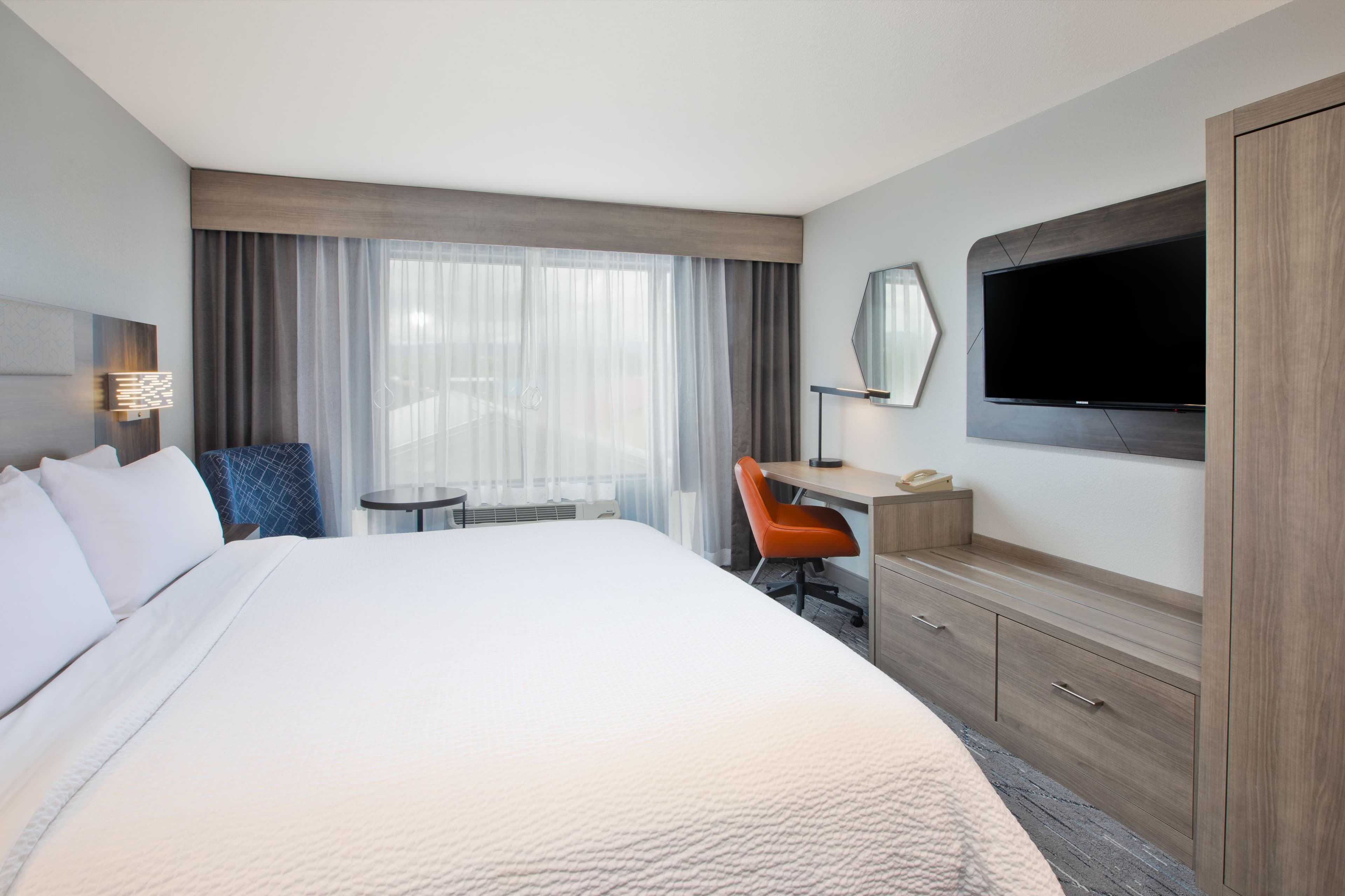 Holiday Inn Express & Suites Buffalo — 7