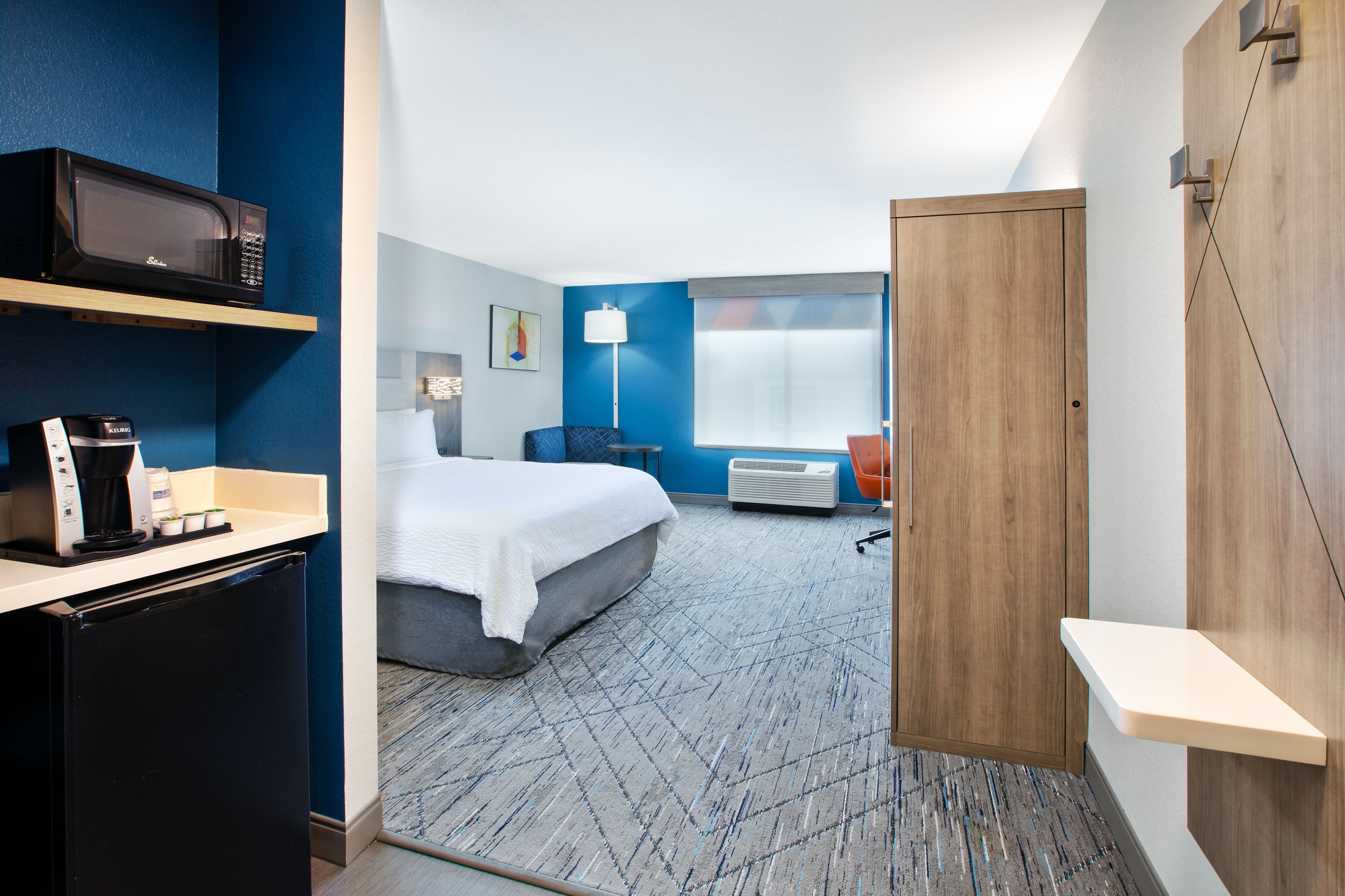 Holiday Inn Express & Suites Buffalo — 8