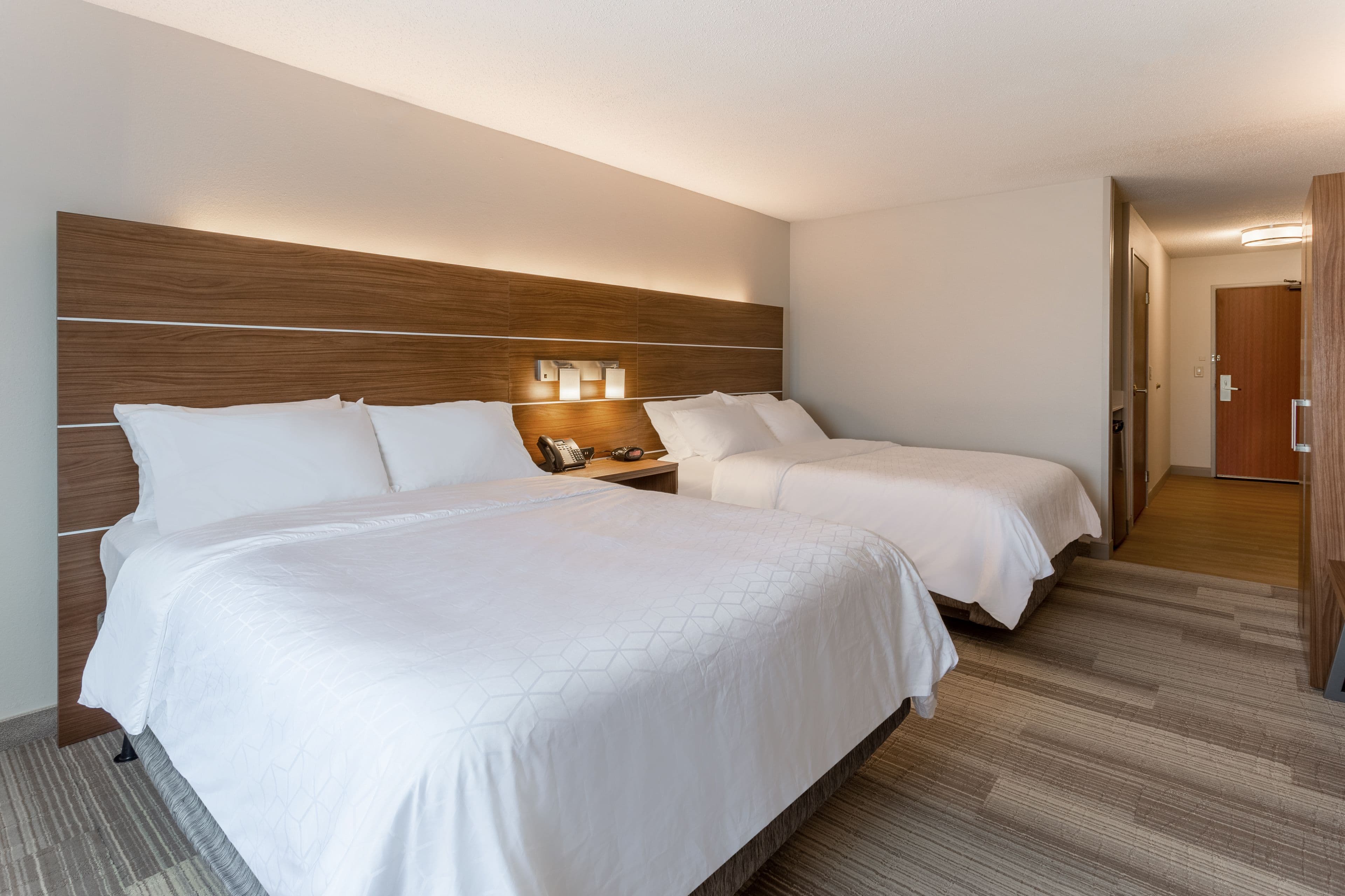 Holiday Inn Express & Suites Burlington — 14