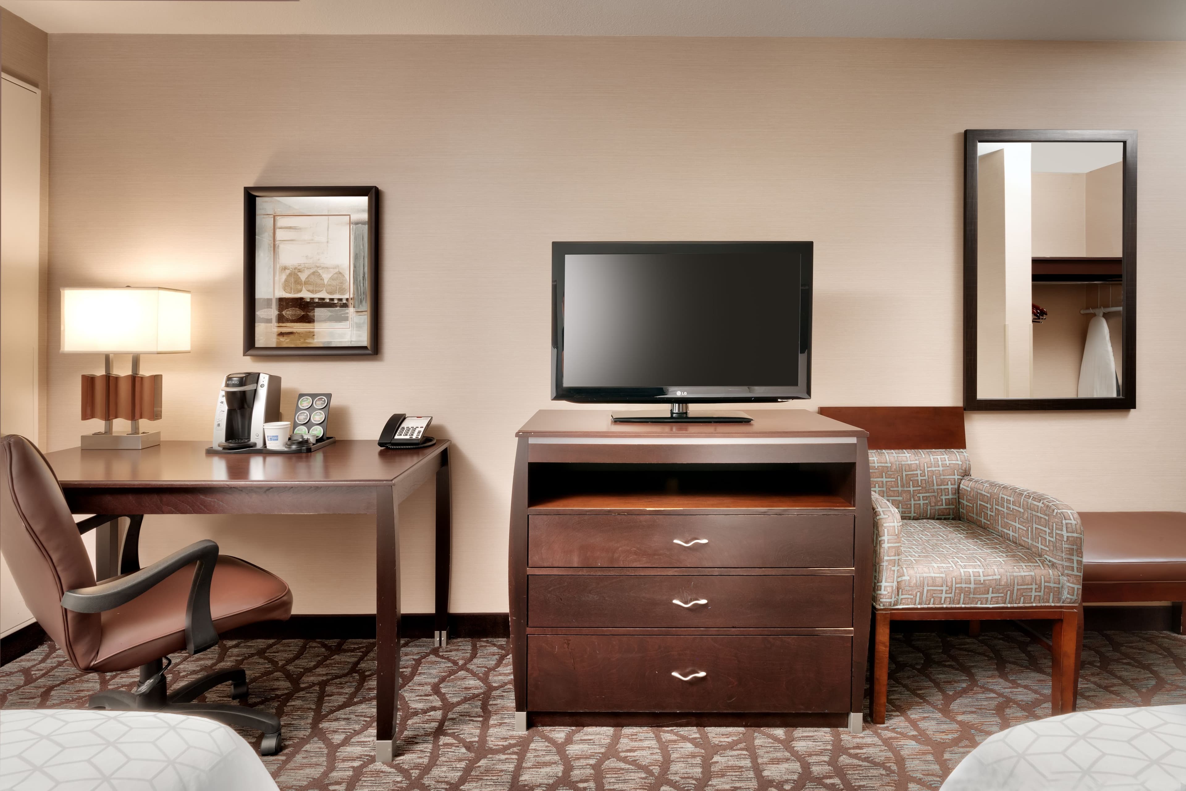 Holiday Inn Express & Suites Butte — 12