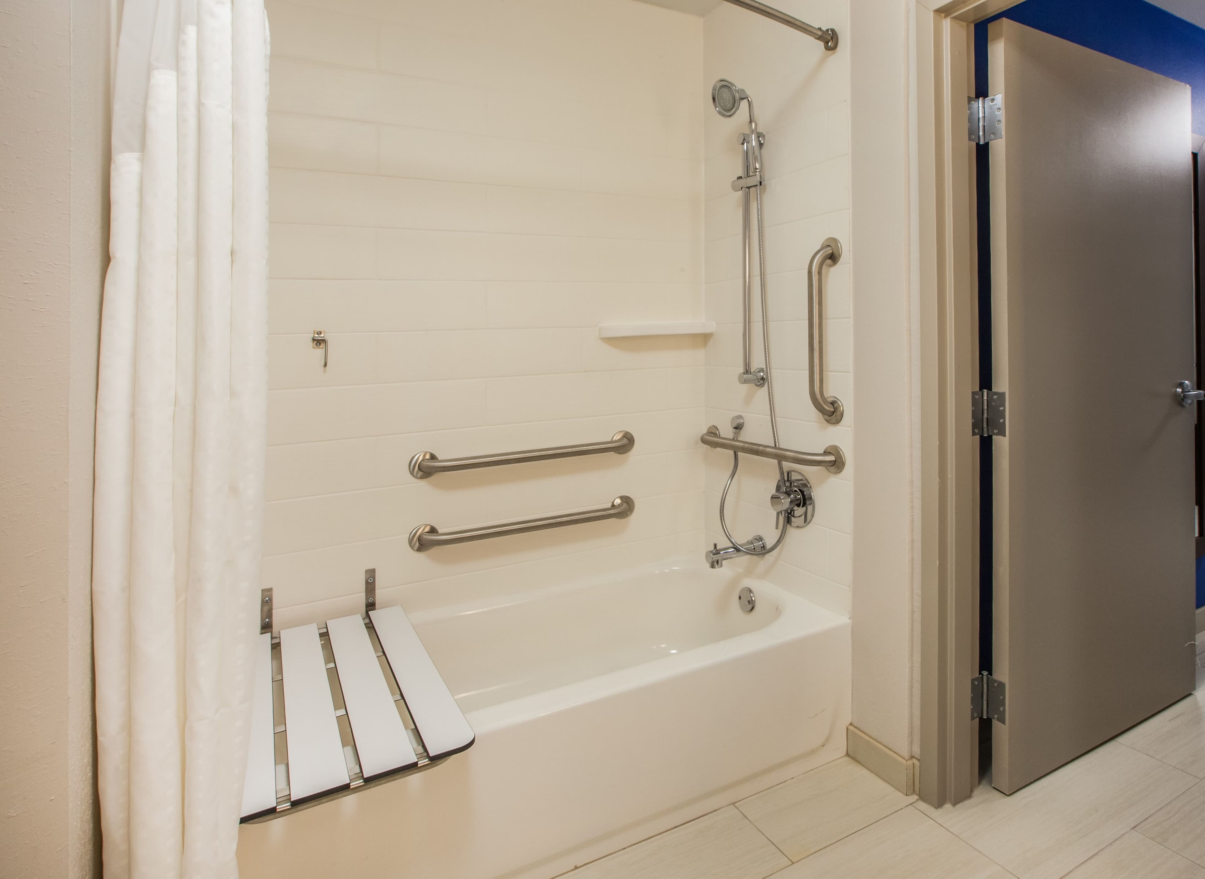 Holiday Inn Express & Suites Cabot — 9