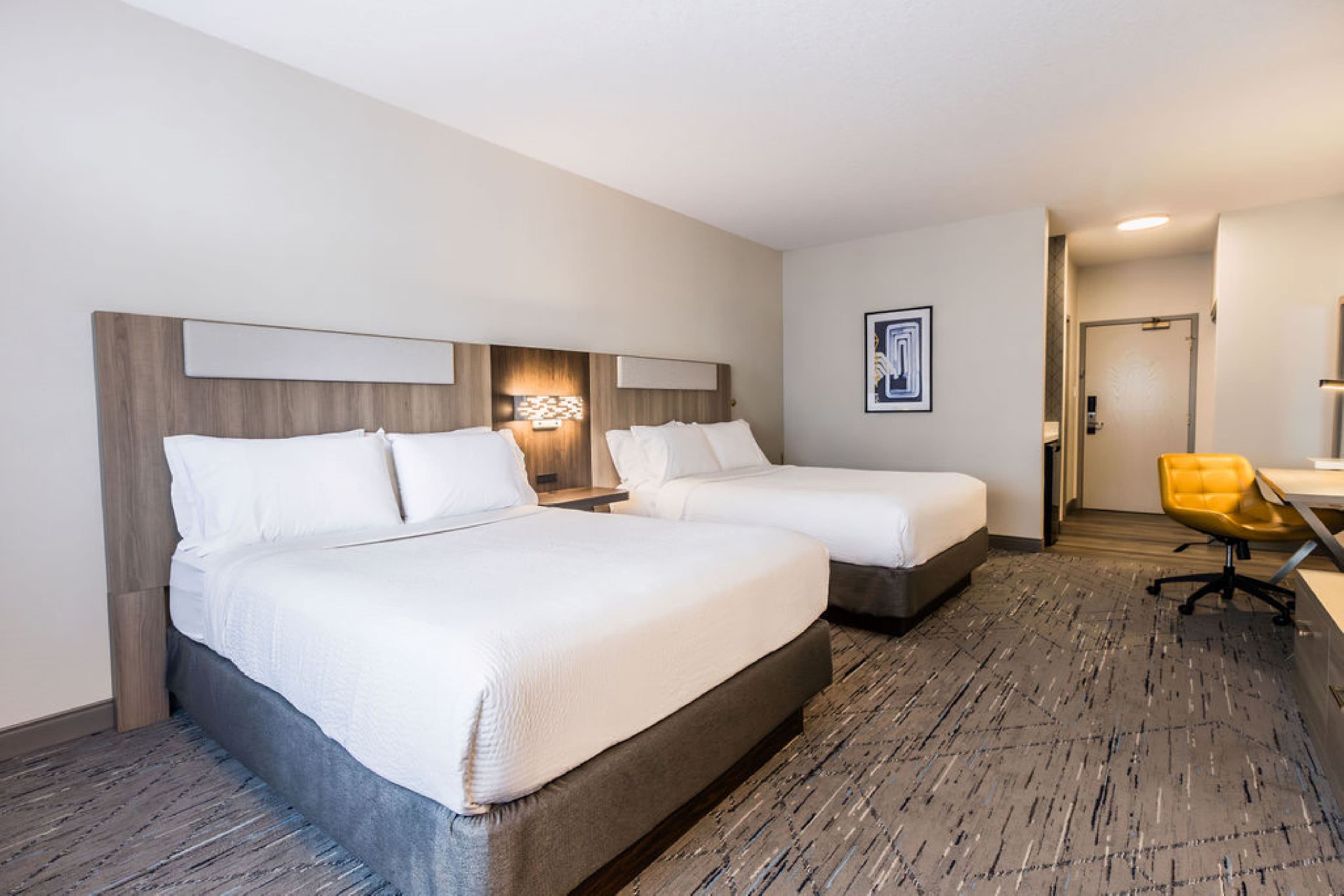 Holiday Inn Express & Suites Calgary South-Macleod Trail S — 7