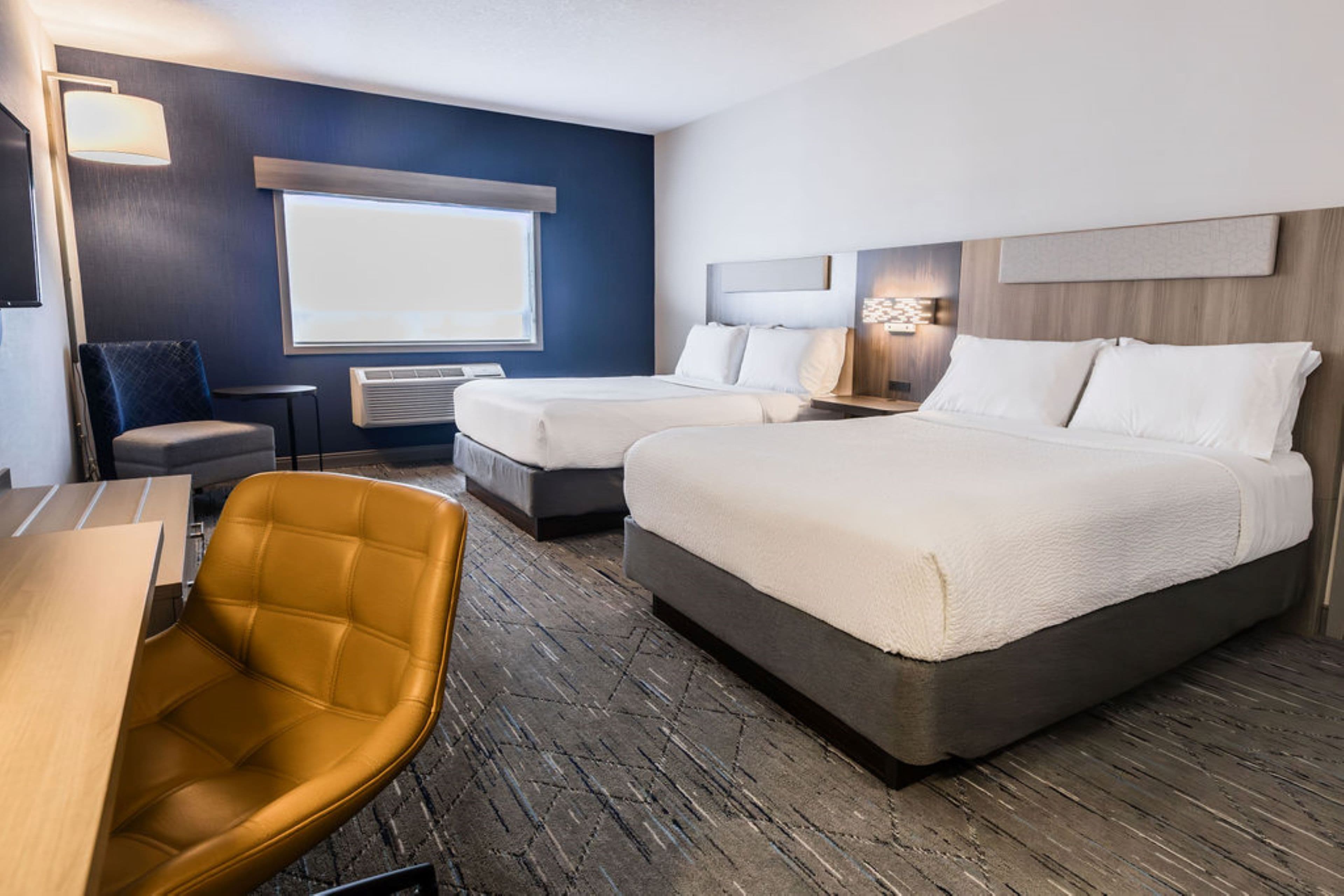Holiday Inn Express & Suites Calgary South-Macleod Trail S — 6