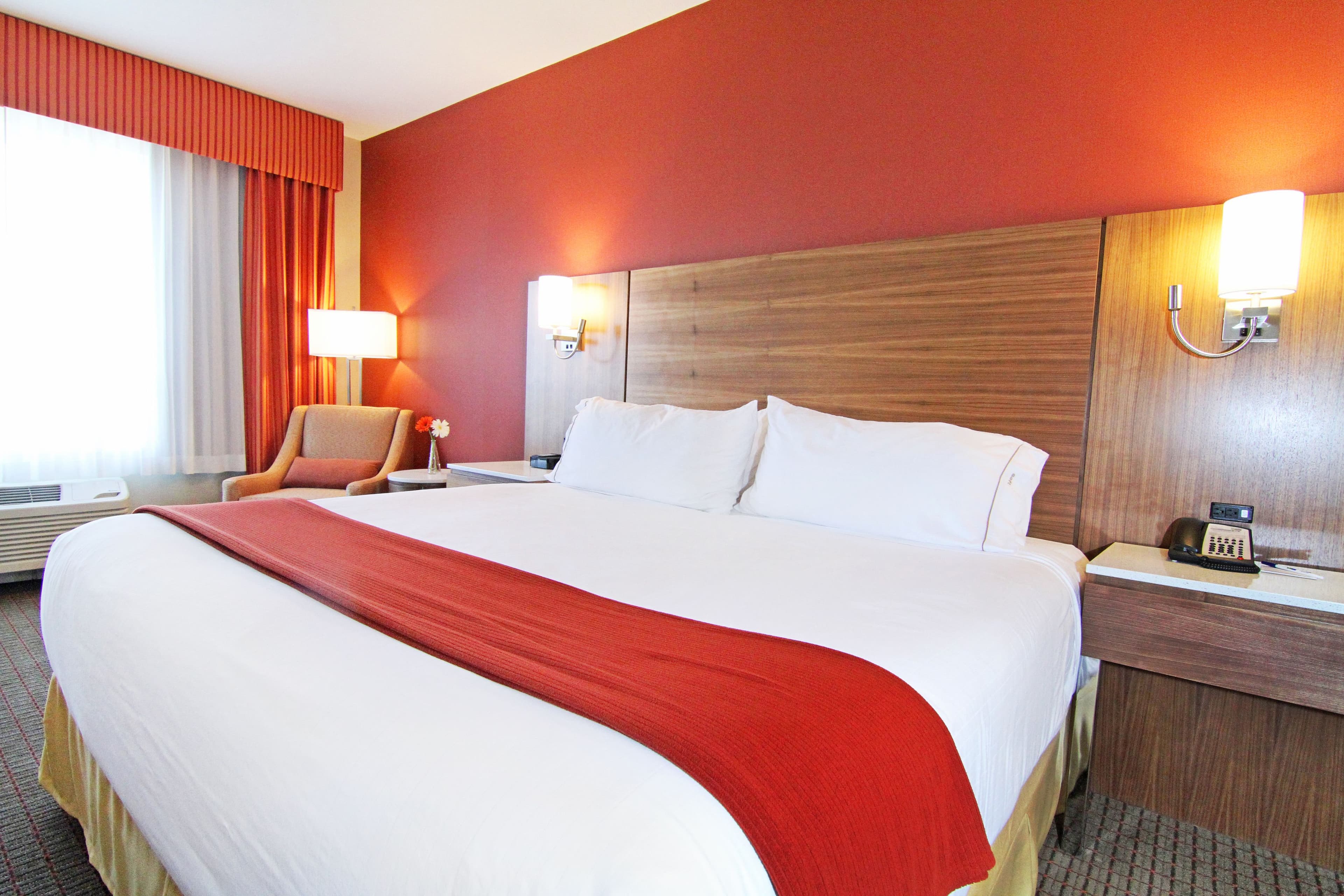 Holiday Inn Express & Suites Calgary NW - University Area — 5