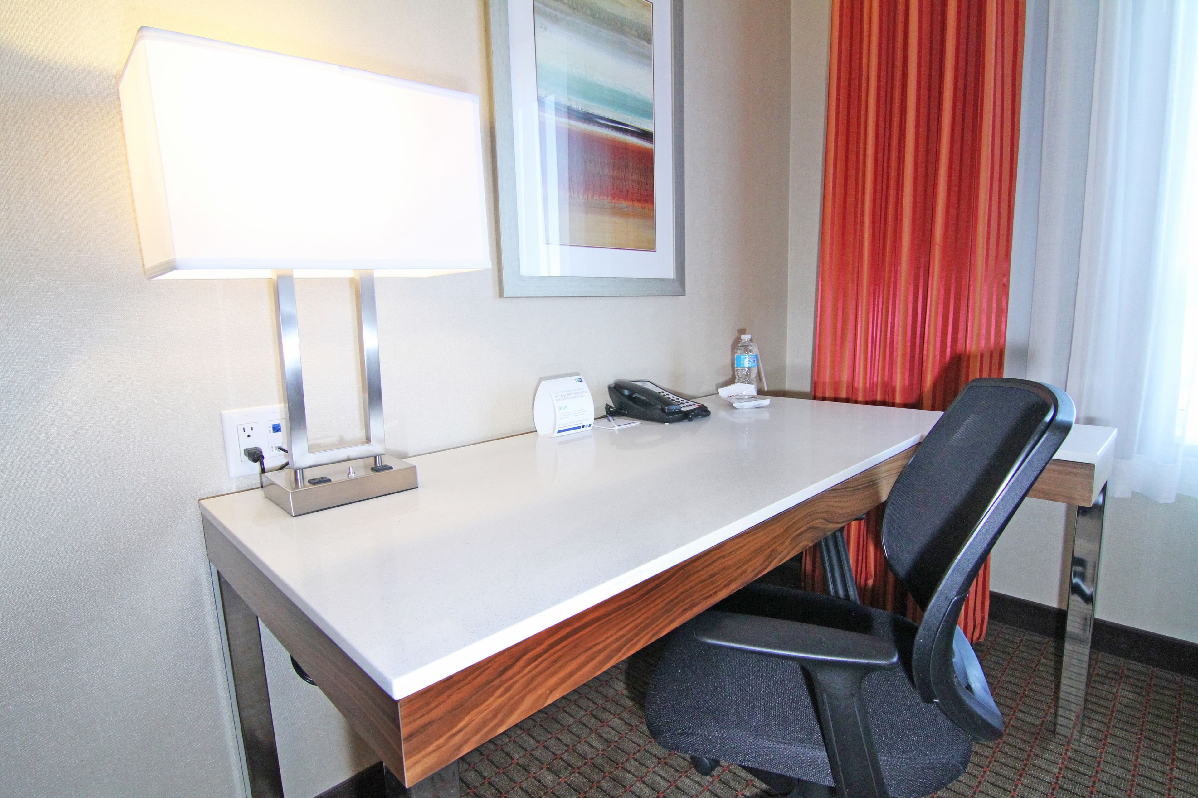 Holiday Inn Express & Suites Calgary NW - University Area — 3