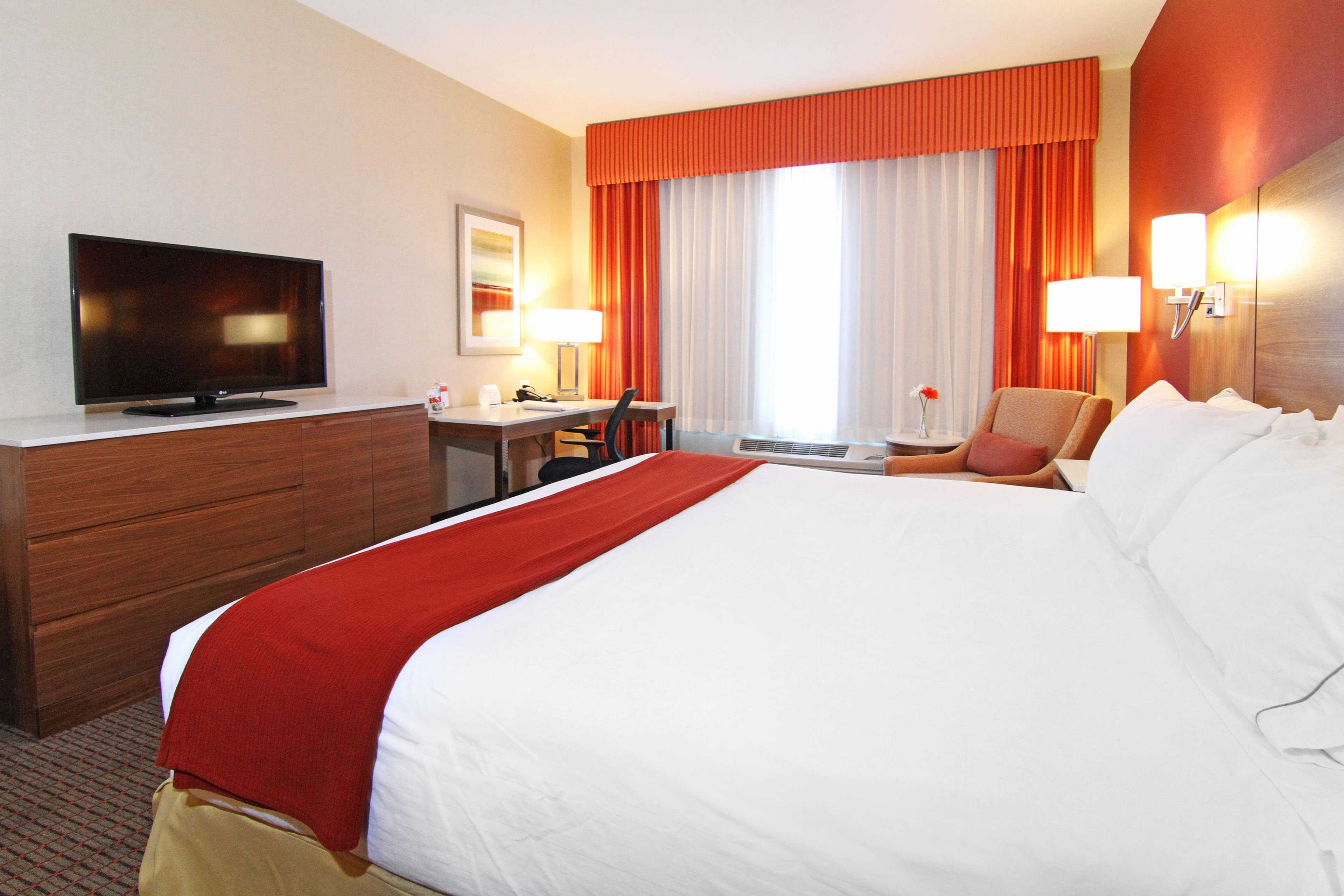 Holiday Inn Express & Suites Calgary NW - University Area — 10