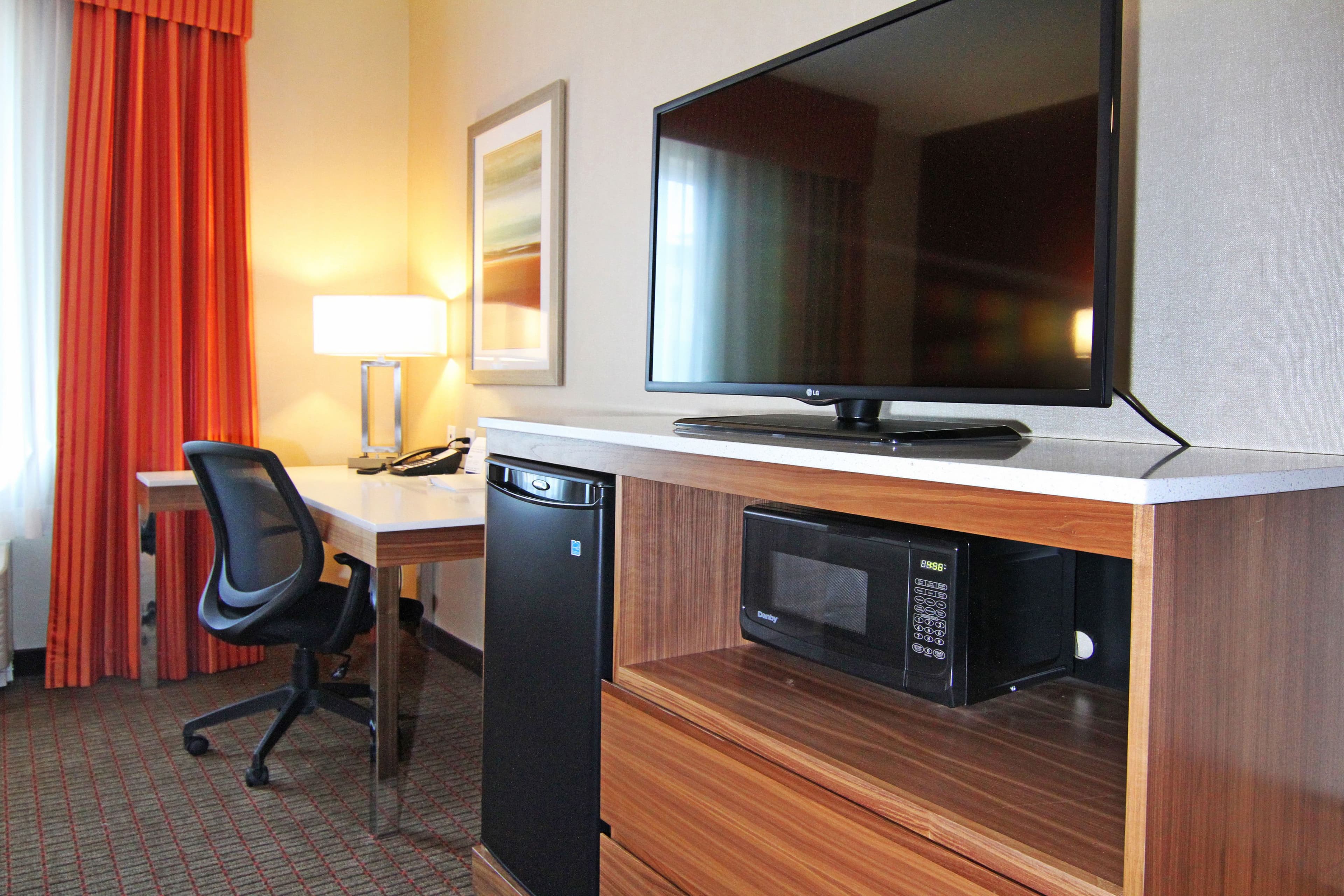 Holiday Inn Express & Suites Calgary NW - University Area — 11