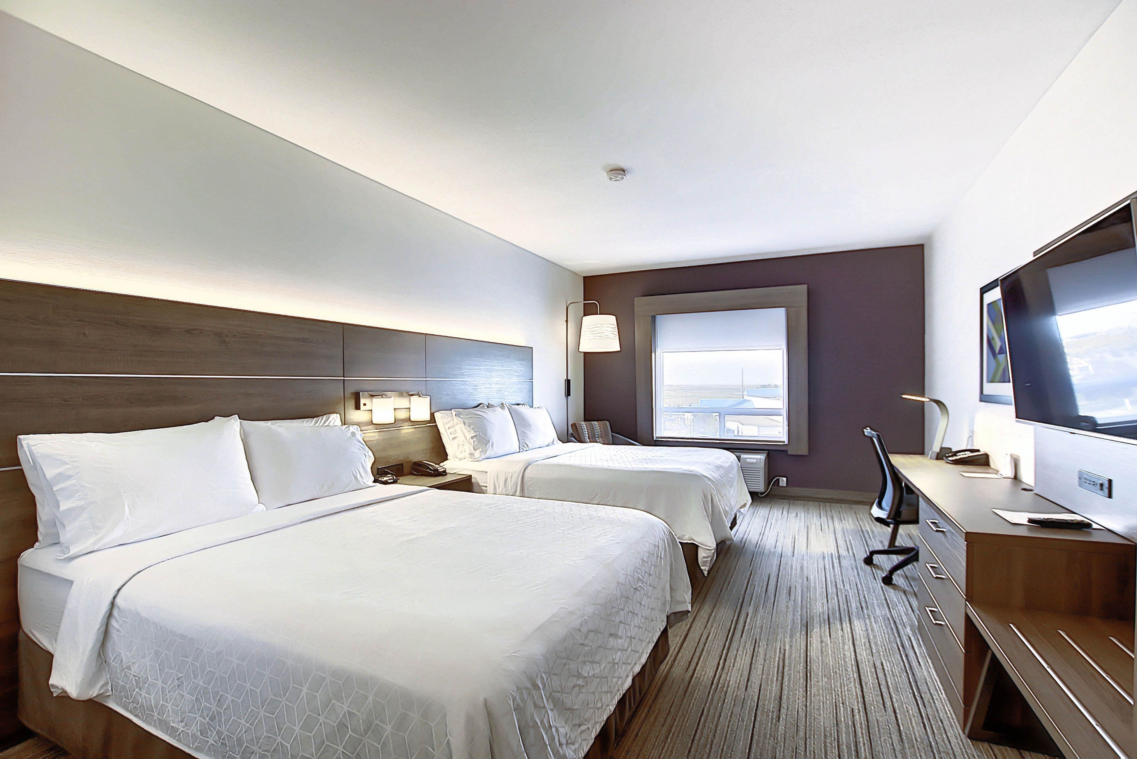 Holiday Inn Express & Suites Airport-Calgary — 8