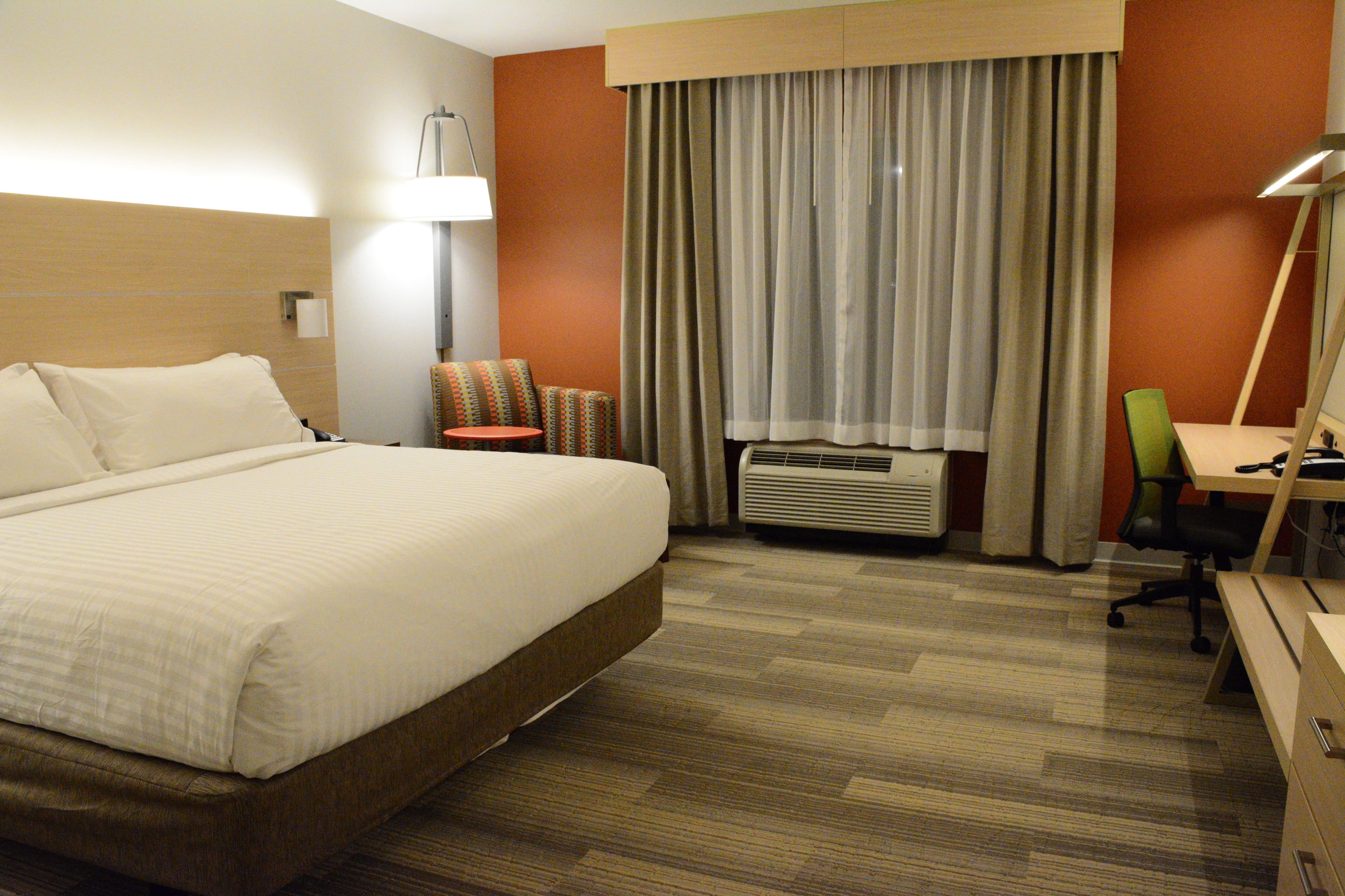 Holiday Inn Express & Suites Lexington Park-California — 13