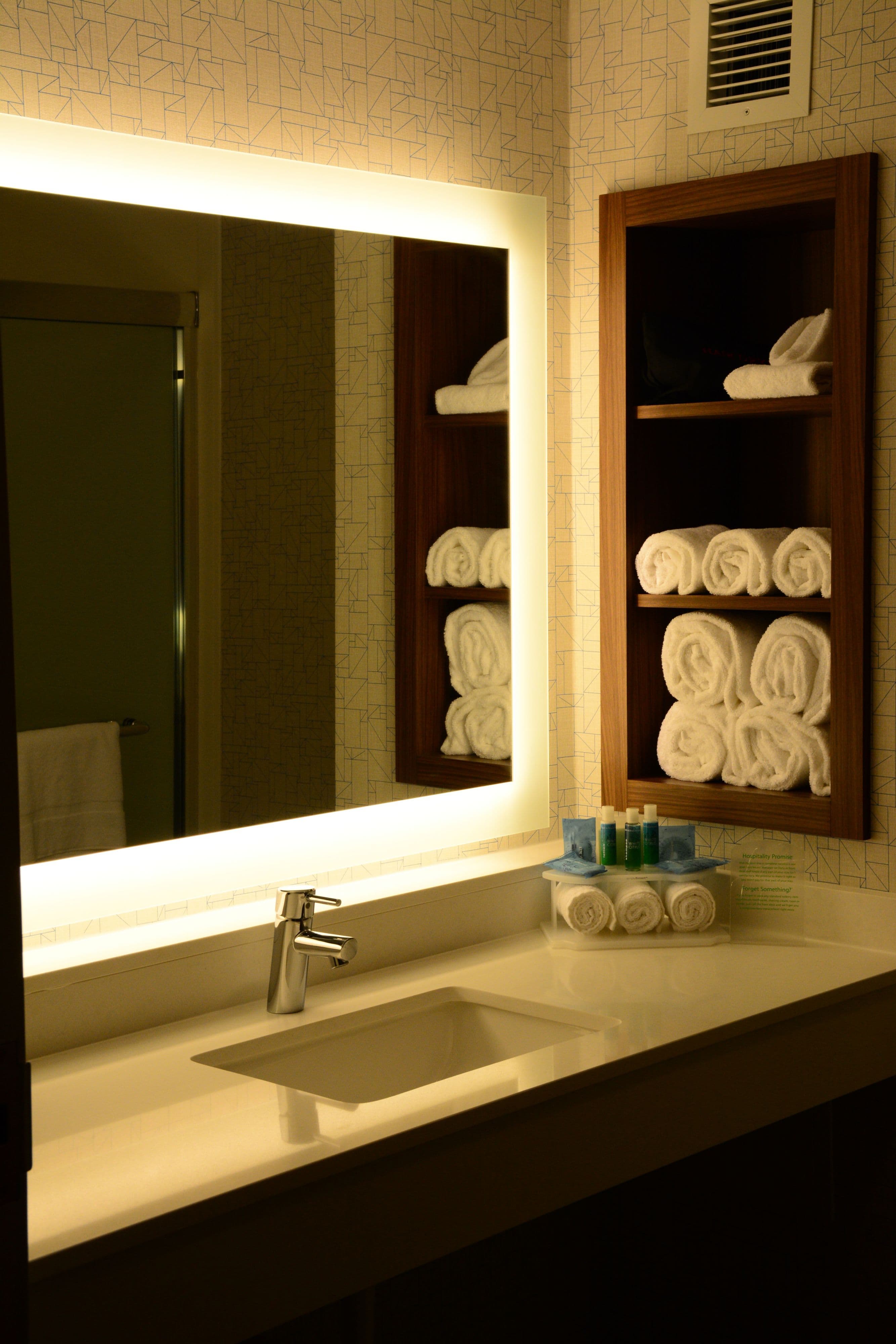Holiday Inn Express & Suites Lexington Park-California — 14