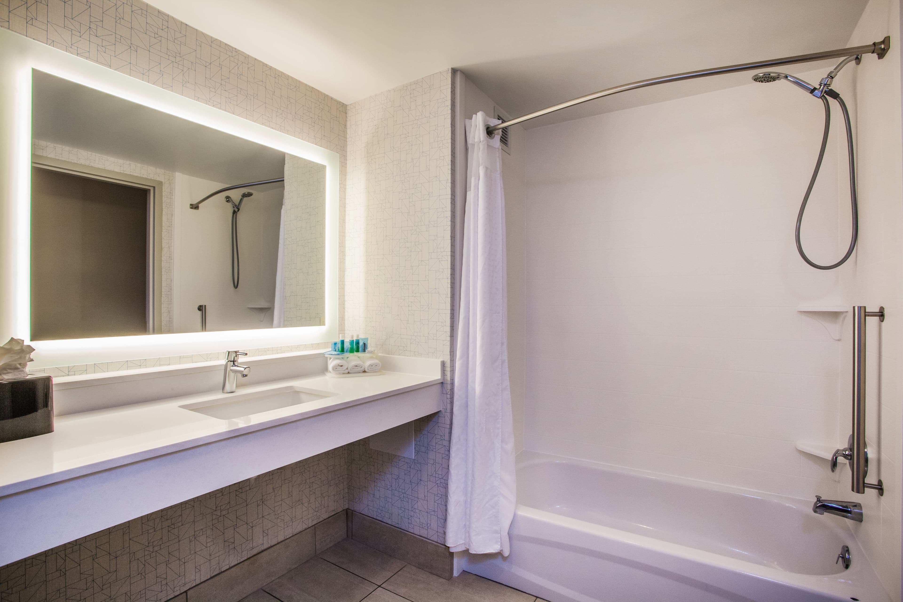 Holiday Inn Express & Suites Lexington Park-California — 16