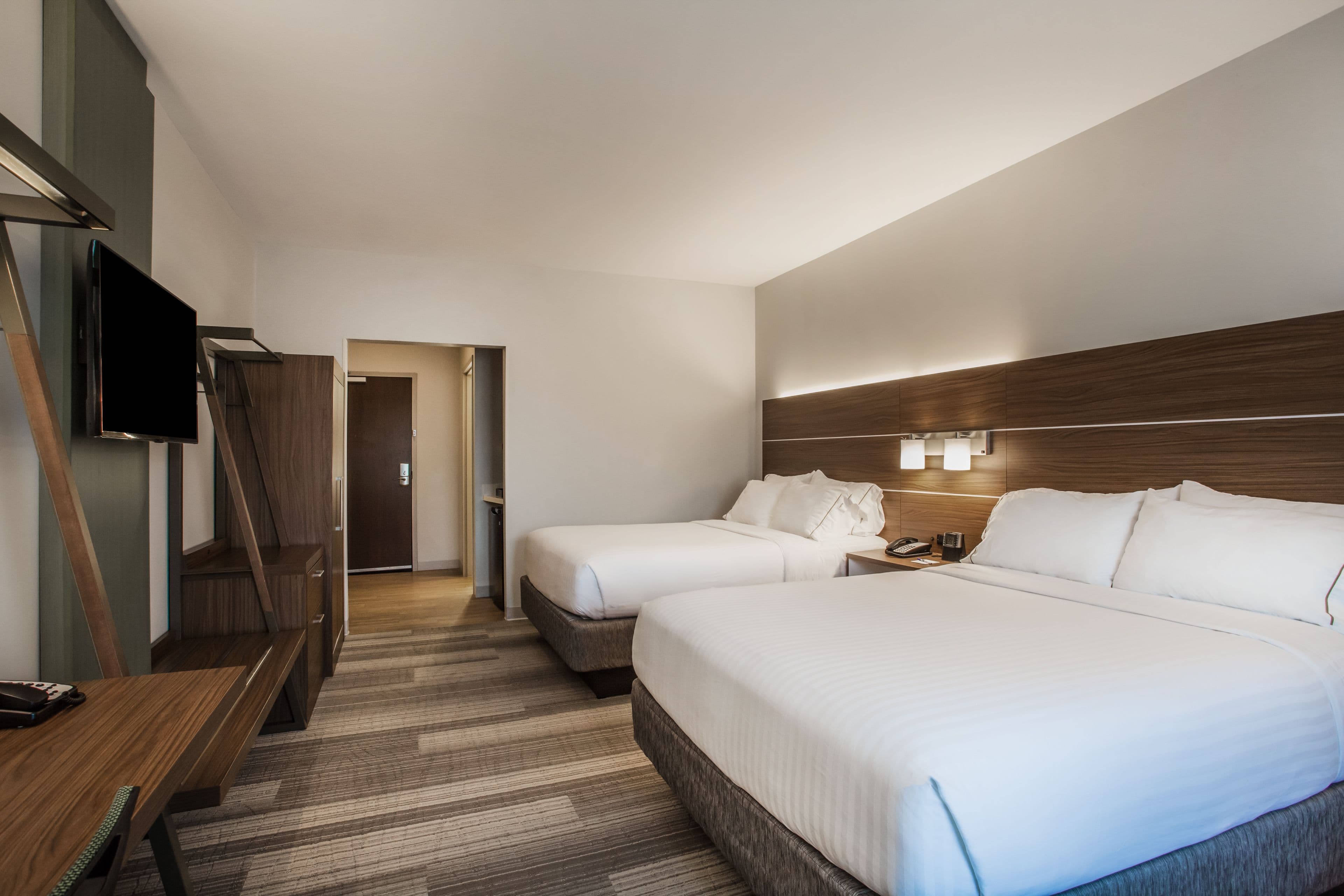 Holiday Inn Express & Suites Lexington Park-California — 38