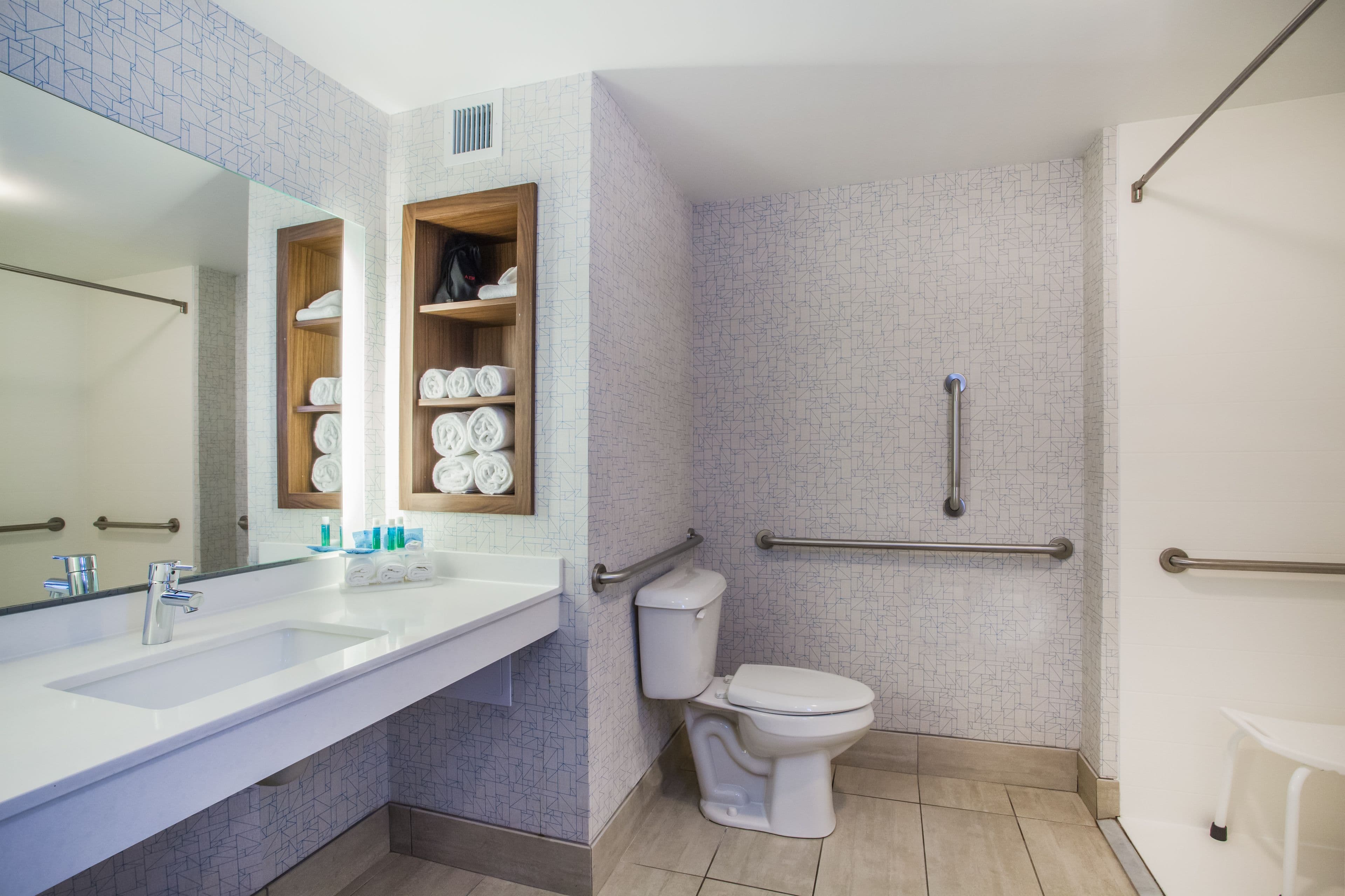 Holiday Inn Express & Suites Lexington Park-California — 17
