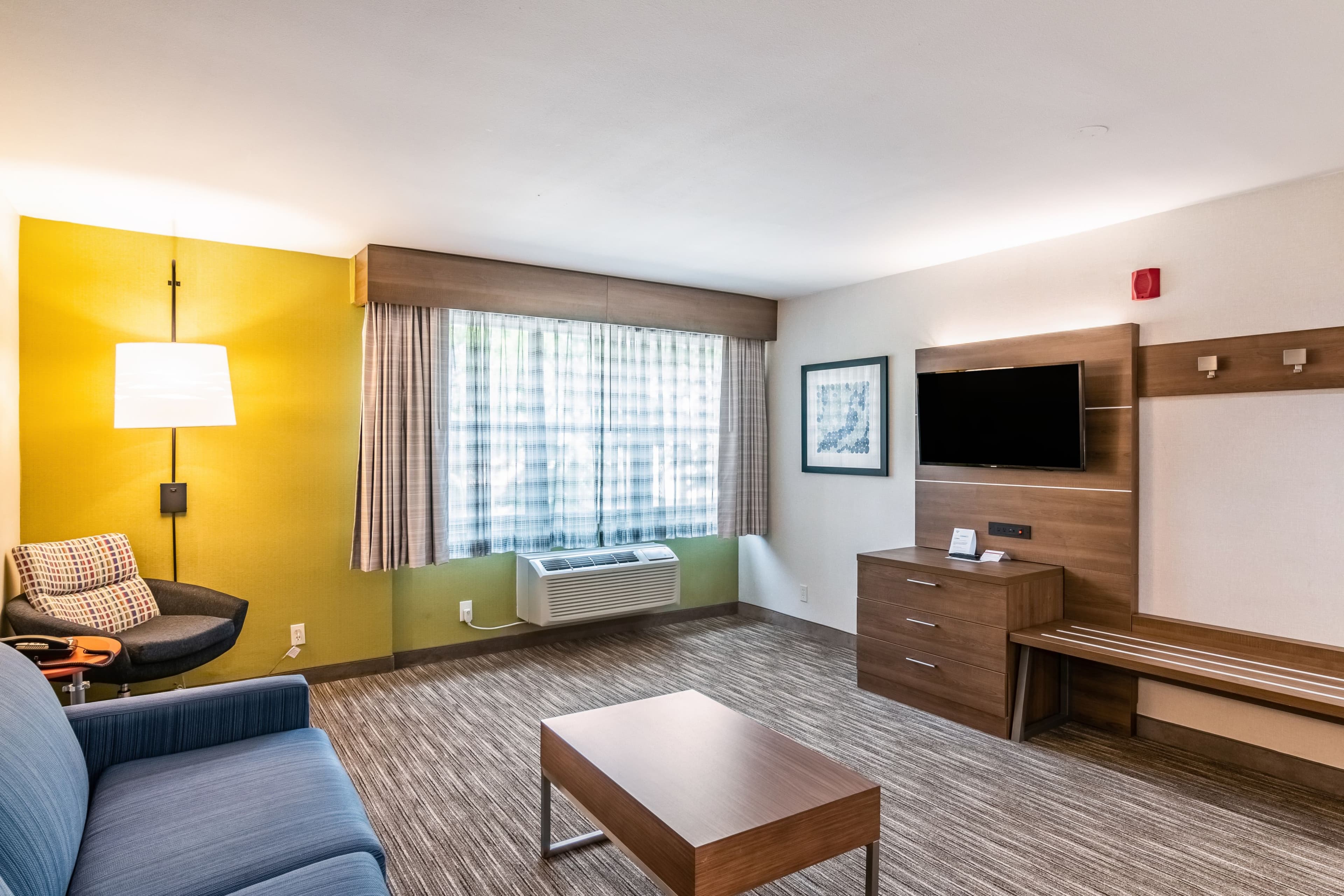 Holiday Inn Express & Suites Camarillo - Image 5