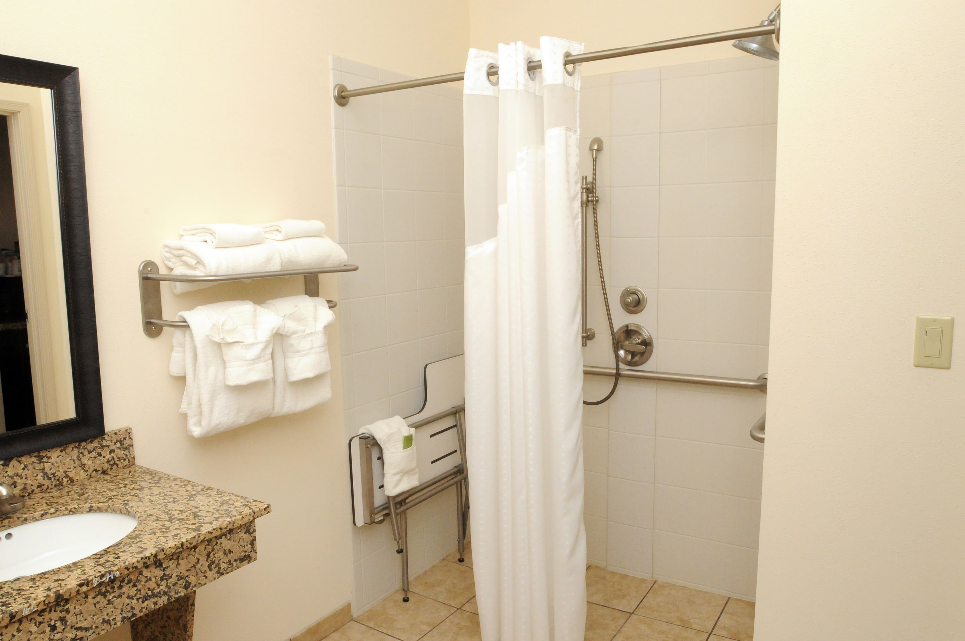 Holiday Inn Express & Suites Cambridge — 9
