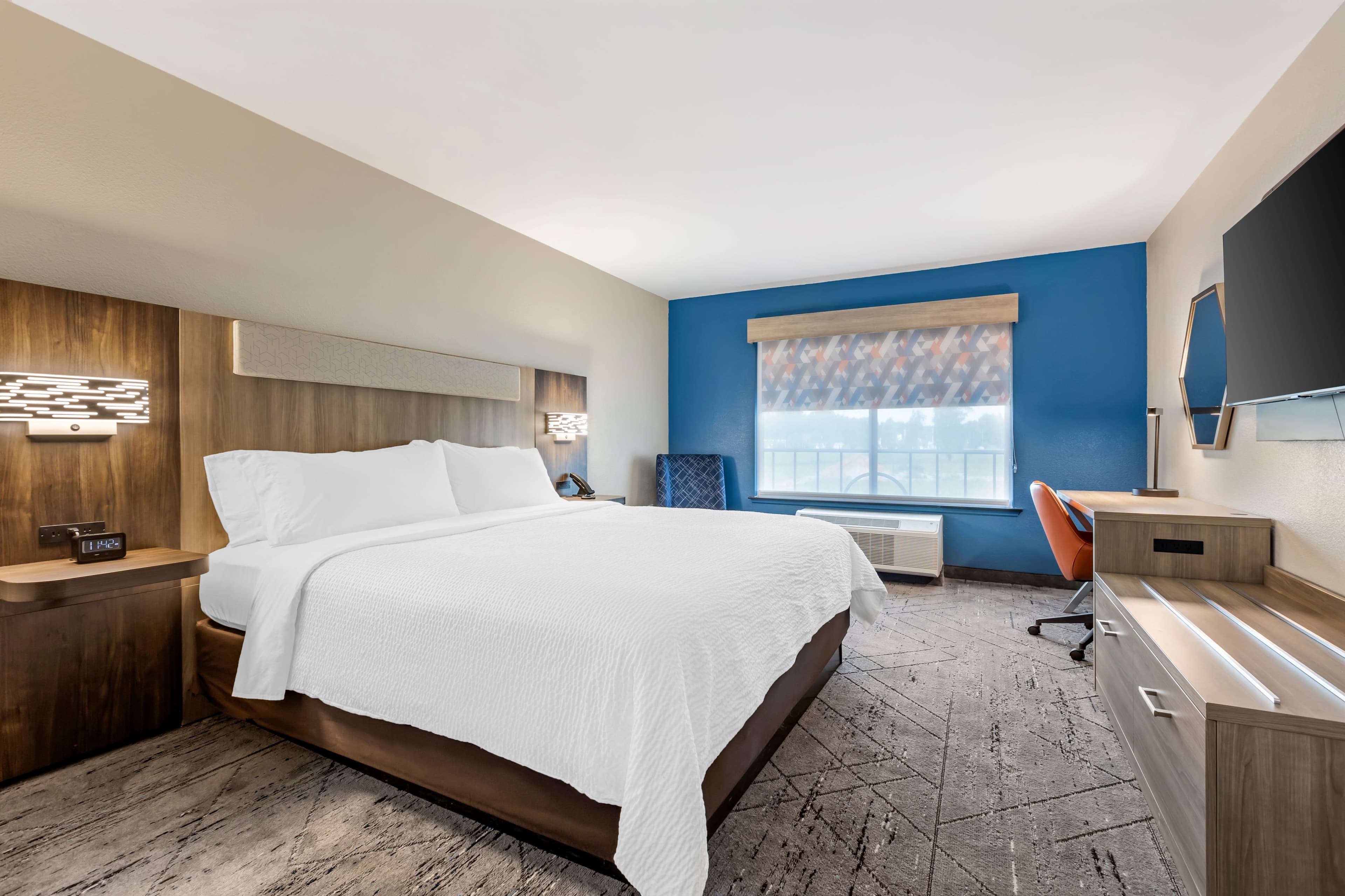 Holiday Inn Express & Suites Camden-I20 (Hwy 521) — 2