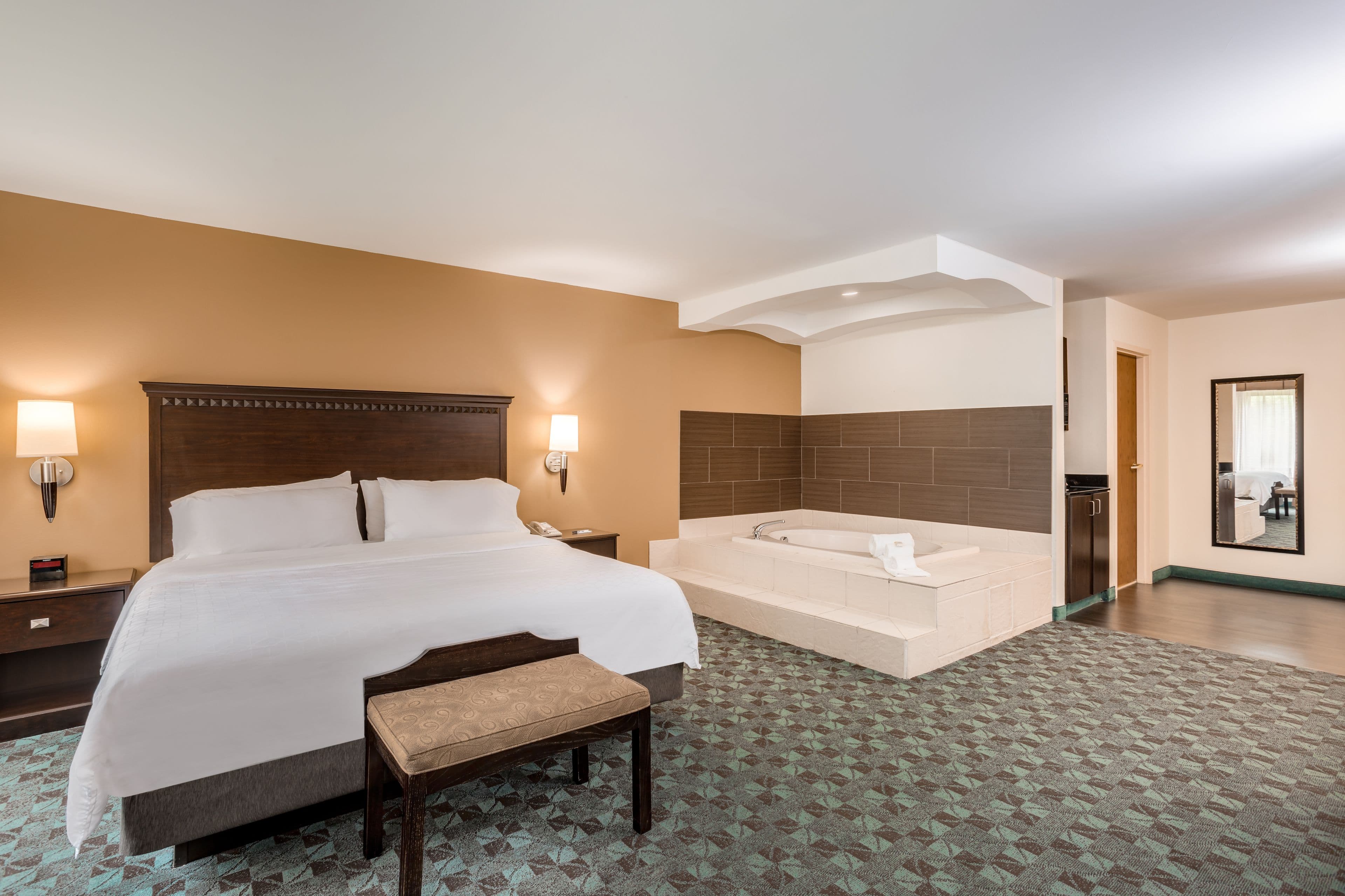 Holiday Inn Express & Suites Canton — 9