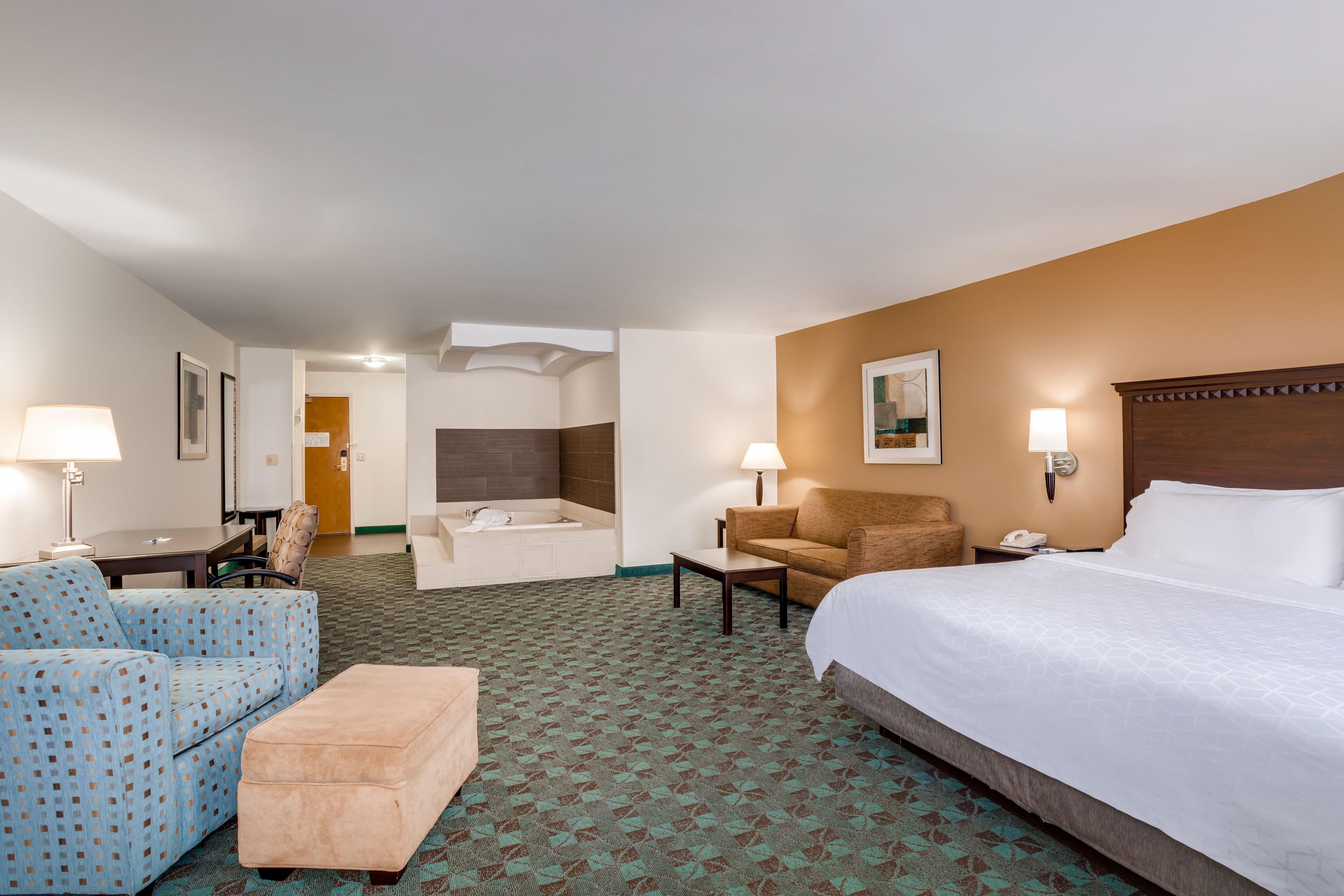 Holiday Inn Express & Suites Canton — 11