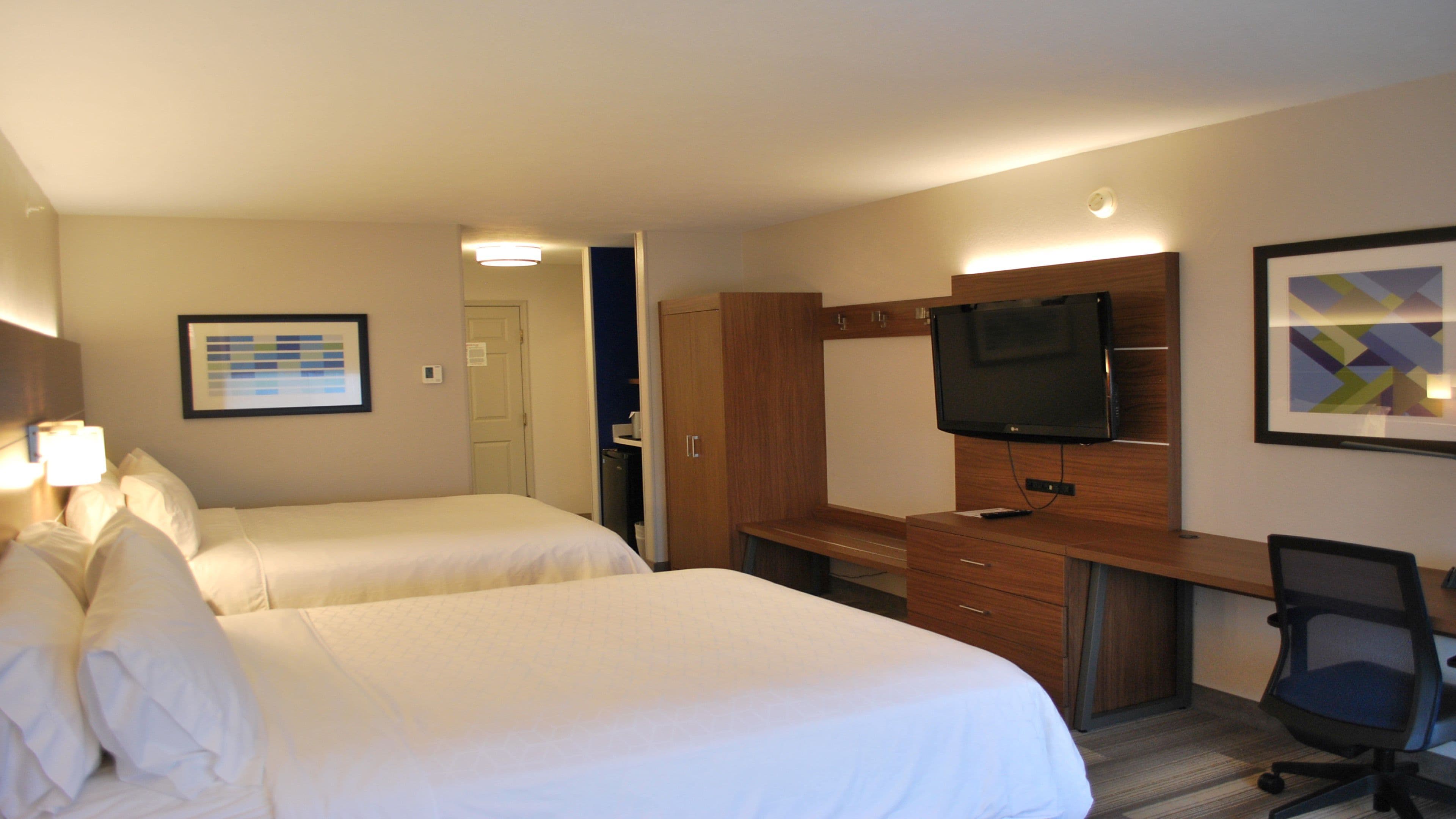 Holiday Inn Express & Suites Indianapolis North - Carmel — 8