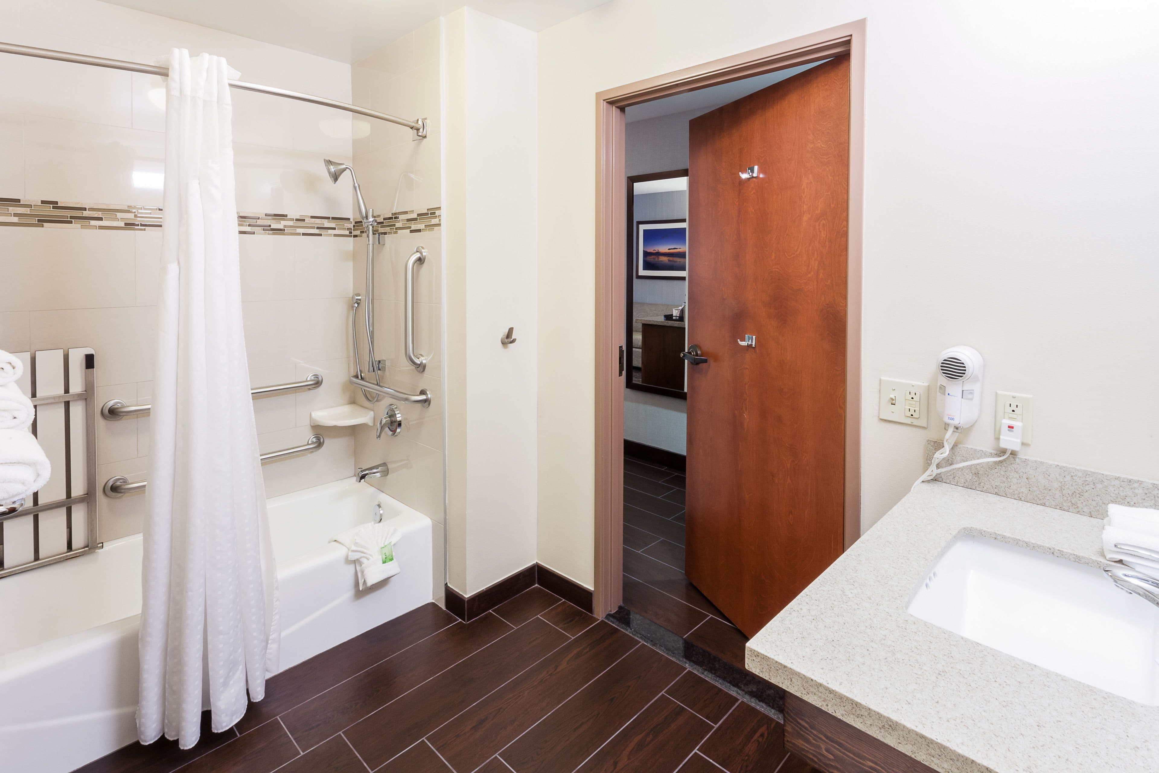 Holiday Inn Express & Suites Carpinteria — 6