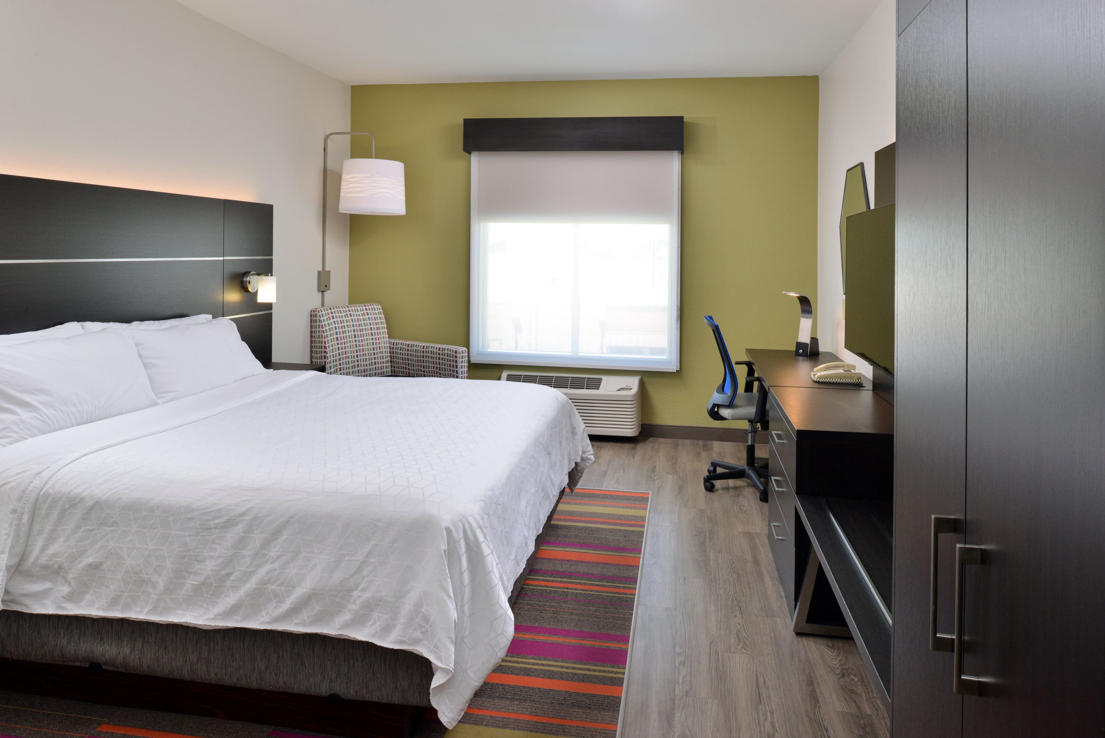 Holiday Inn Express & Suites Carthage — 3
