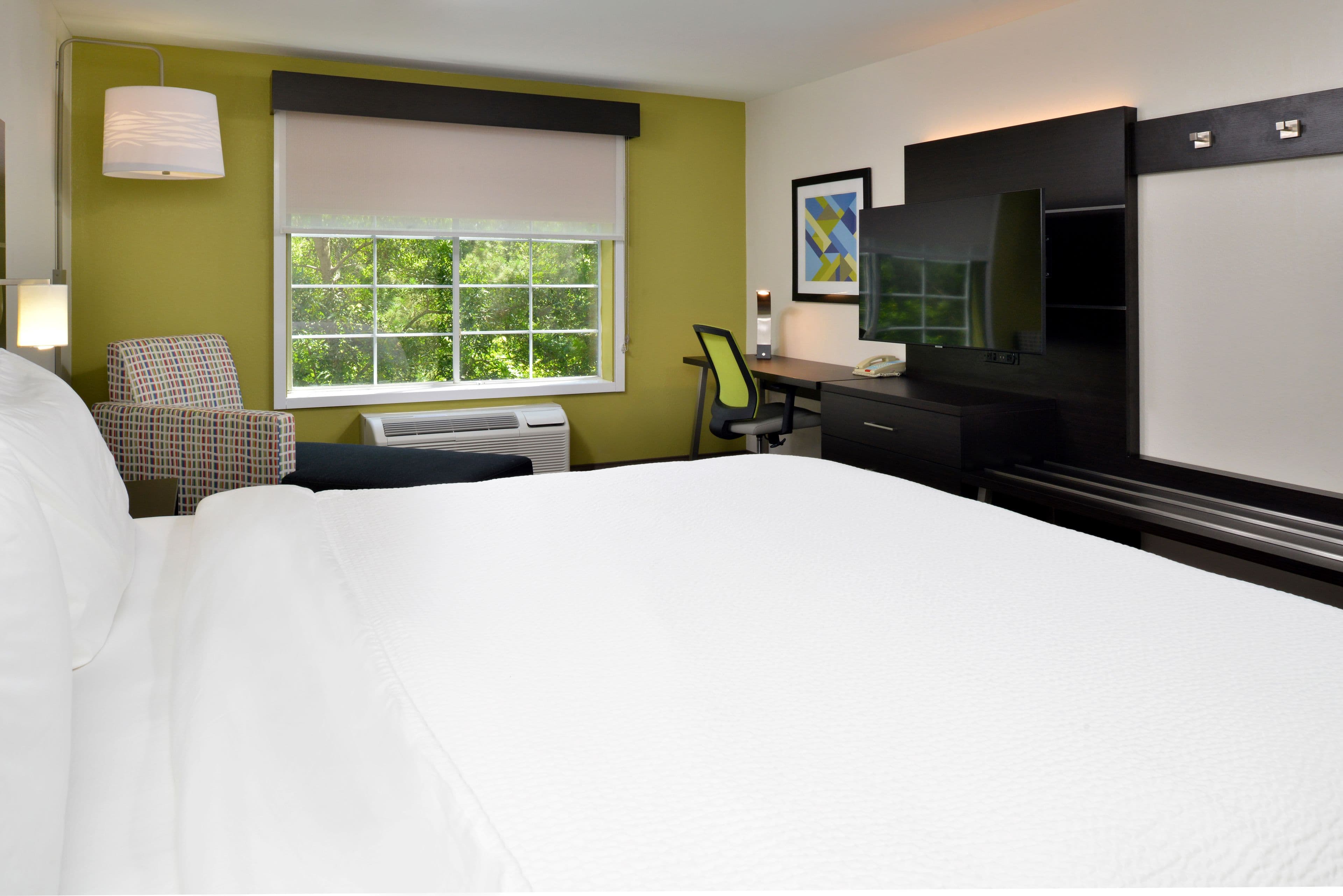 Holiday Inn Express & Suites Carthage — 6
