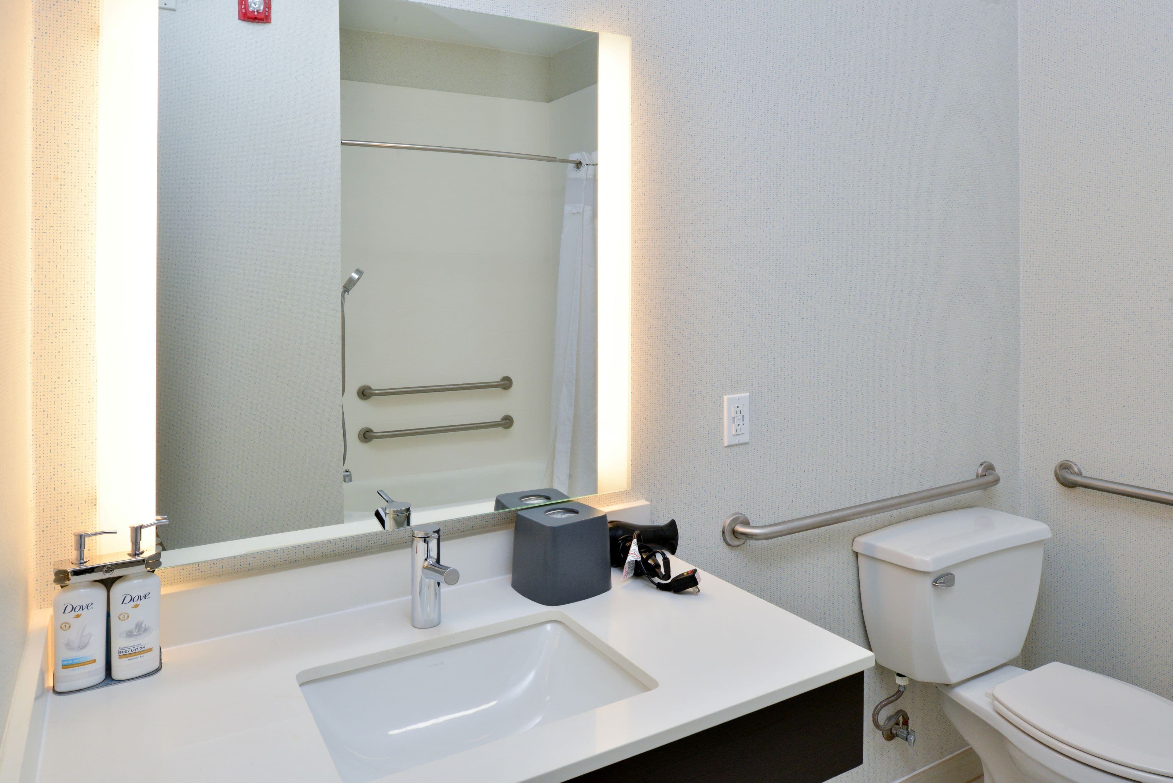 Holiday Inn Express & Suites Carthage — 15