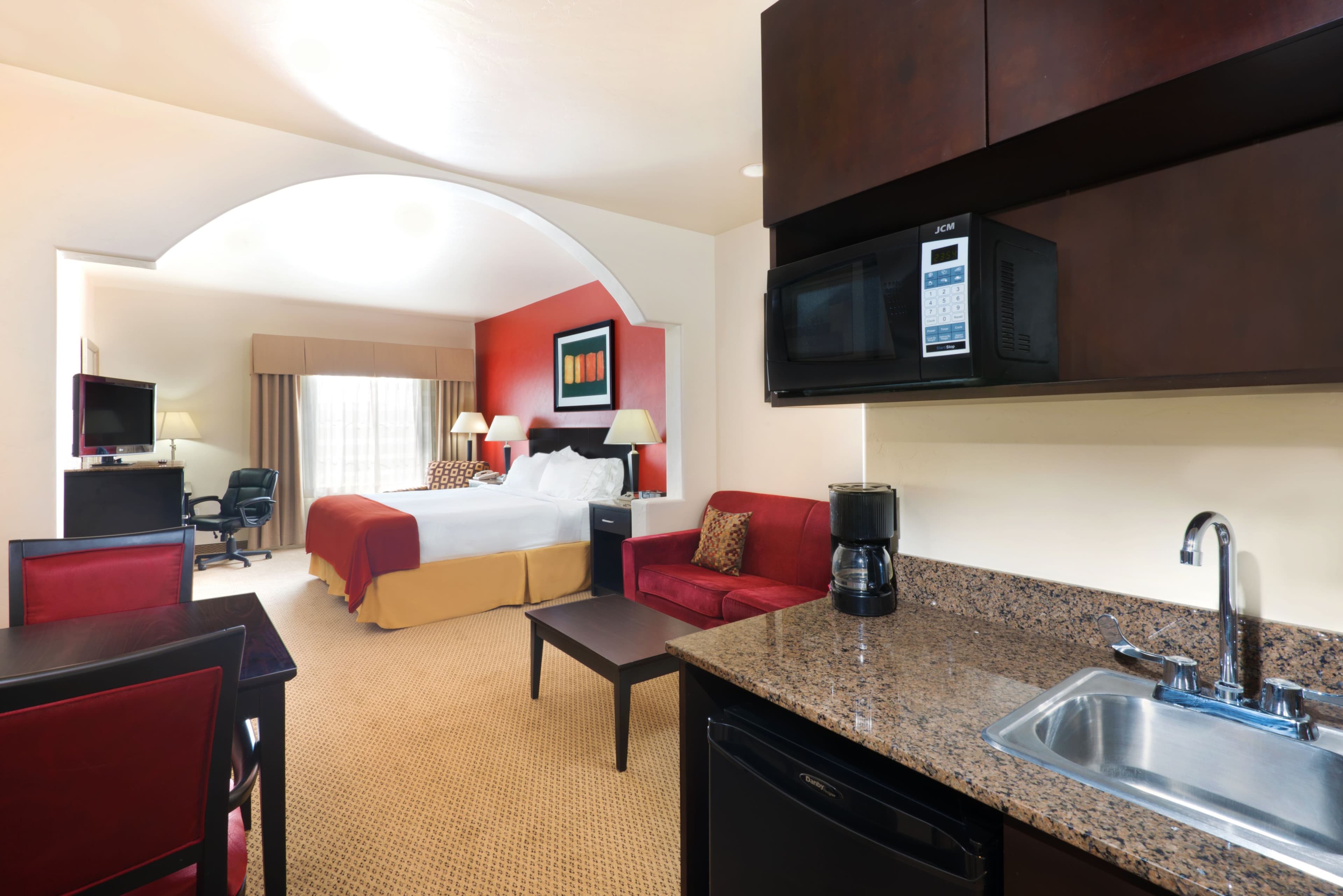 Holiday Inn Express & Suites Casa Grande — 16