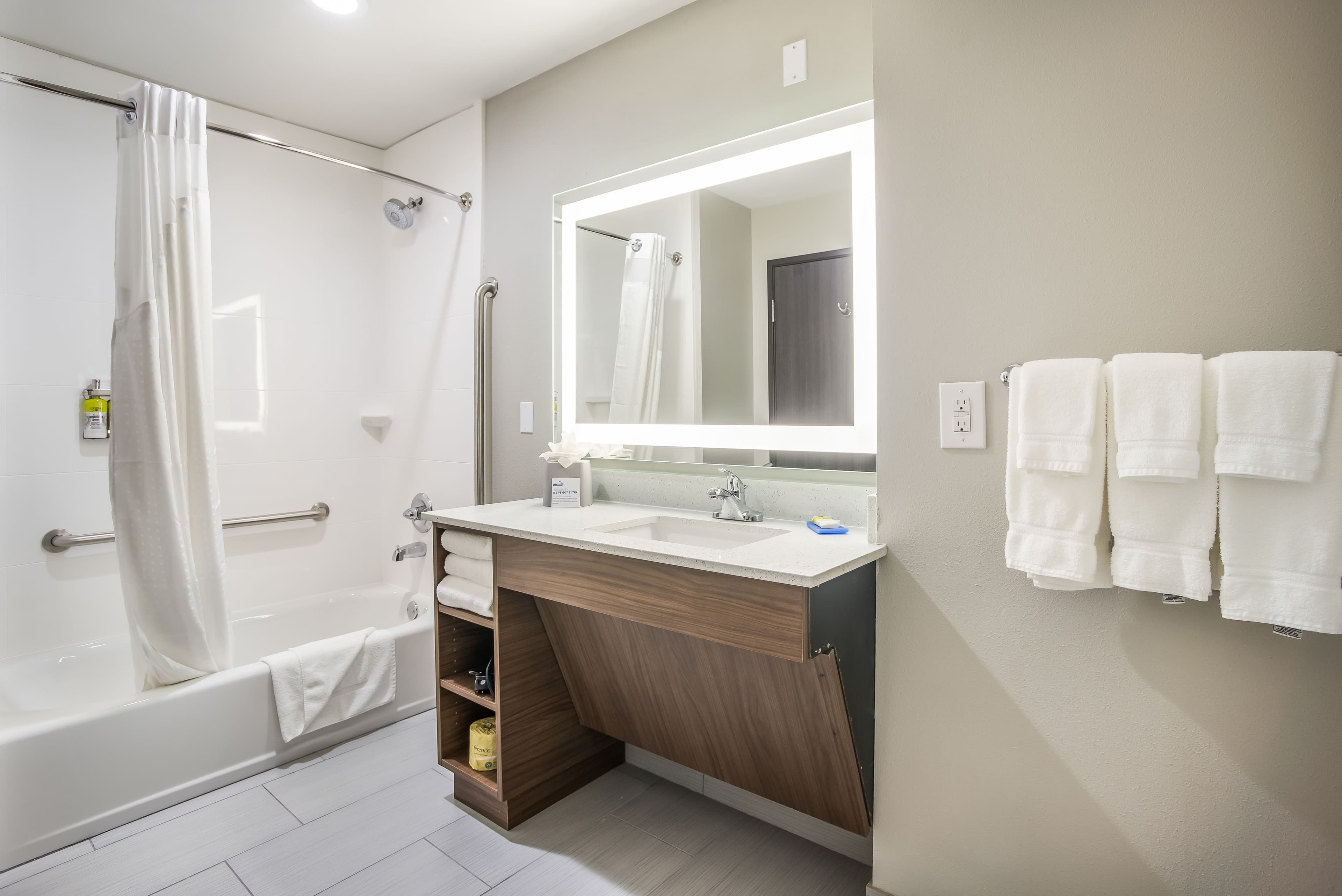 Holiday Inn Express & Suites Tulsa East - Catoosa — 22