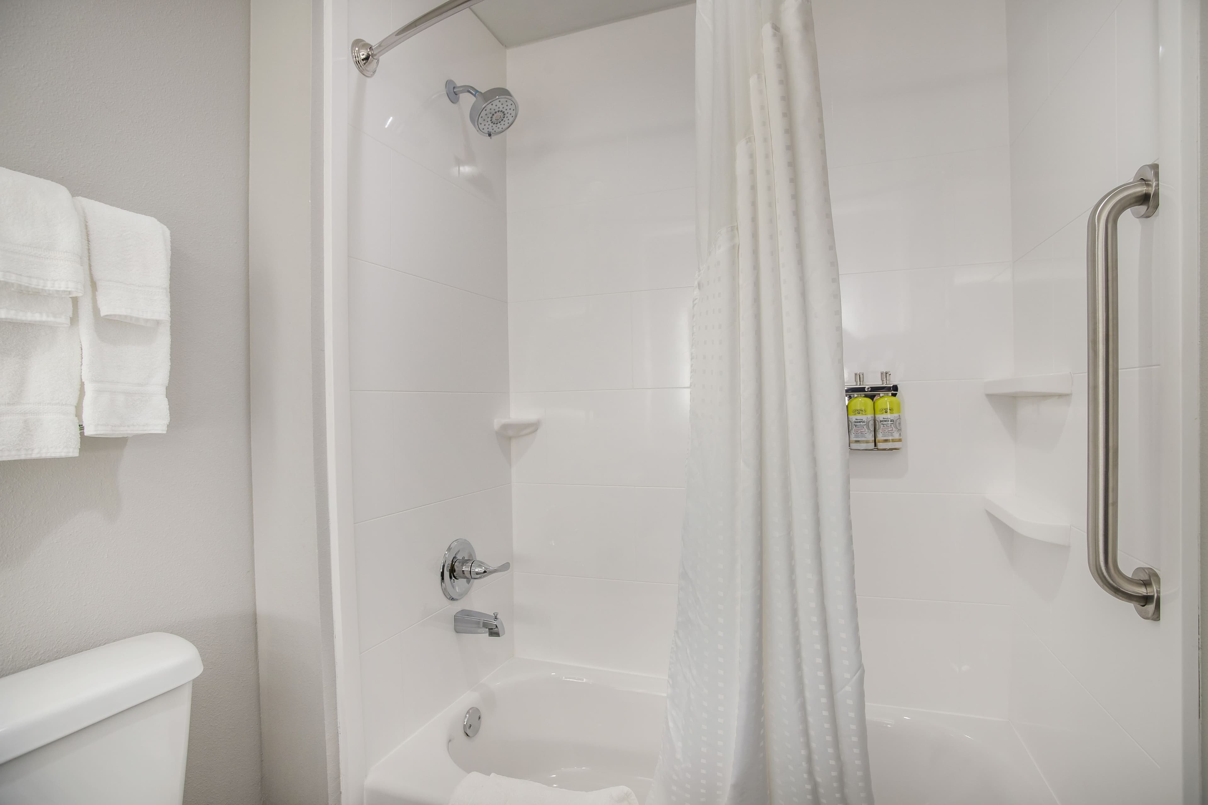 Holiday Inn Express & Suites Tulsa East - Catoosa - Image 3