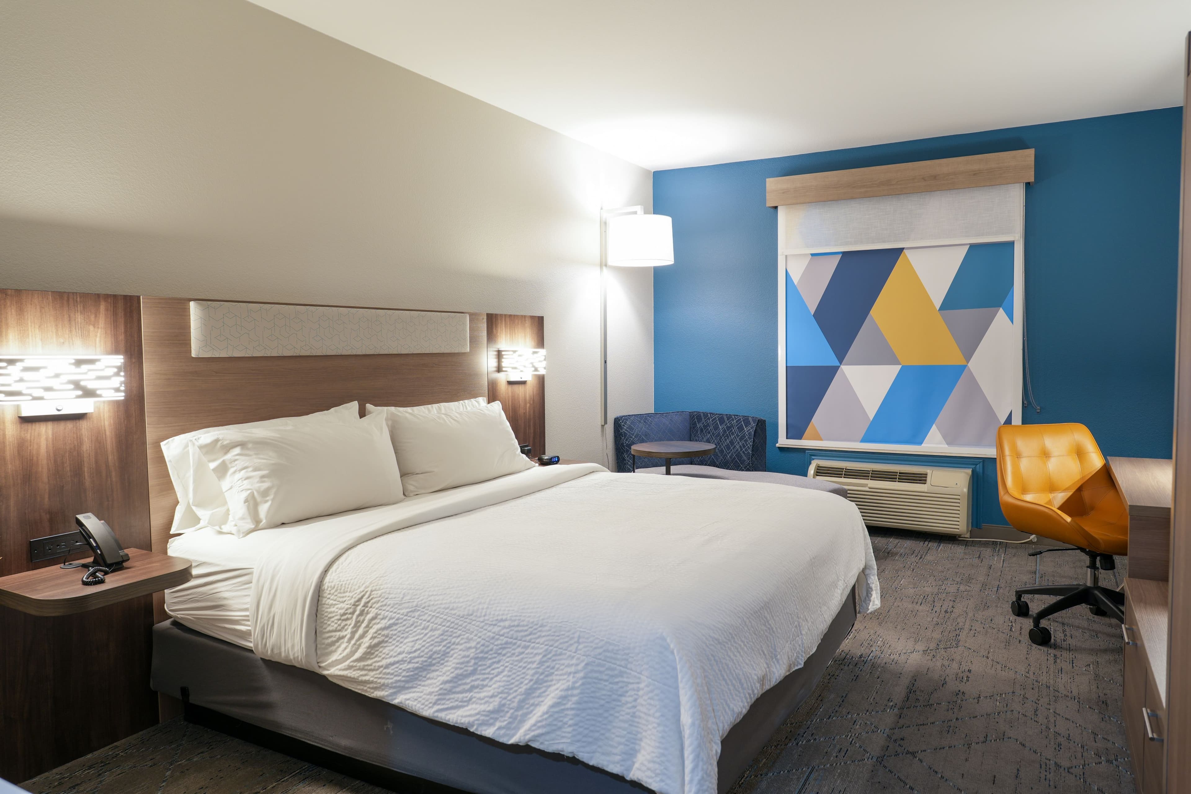 Holiday Inn Express & Suites Dallas Southwest-Cedar Hill - Image 4