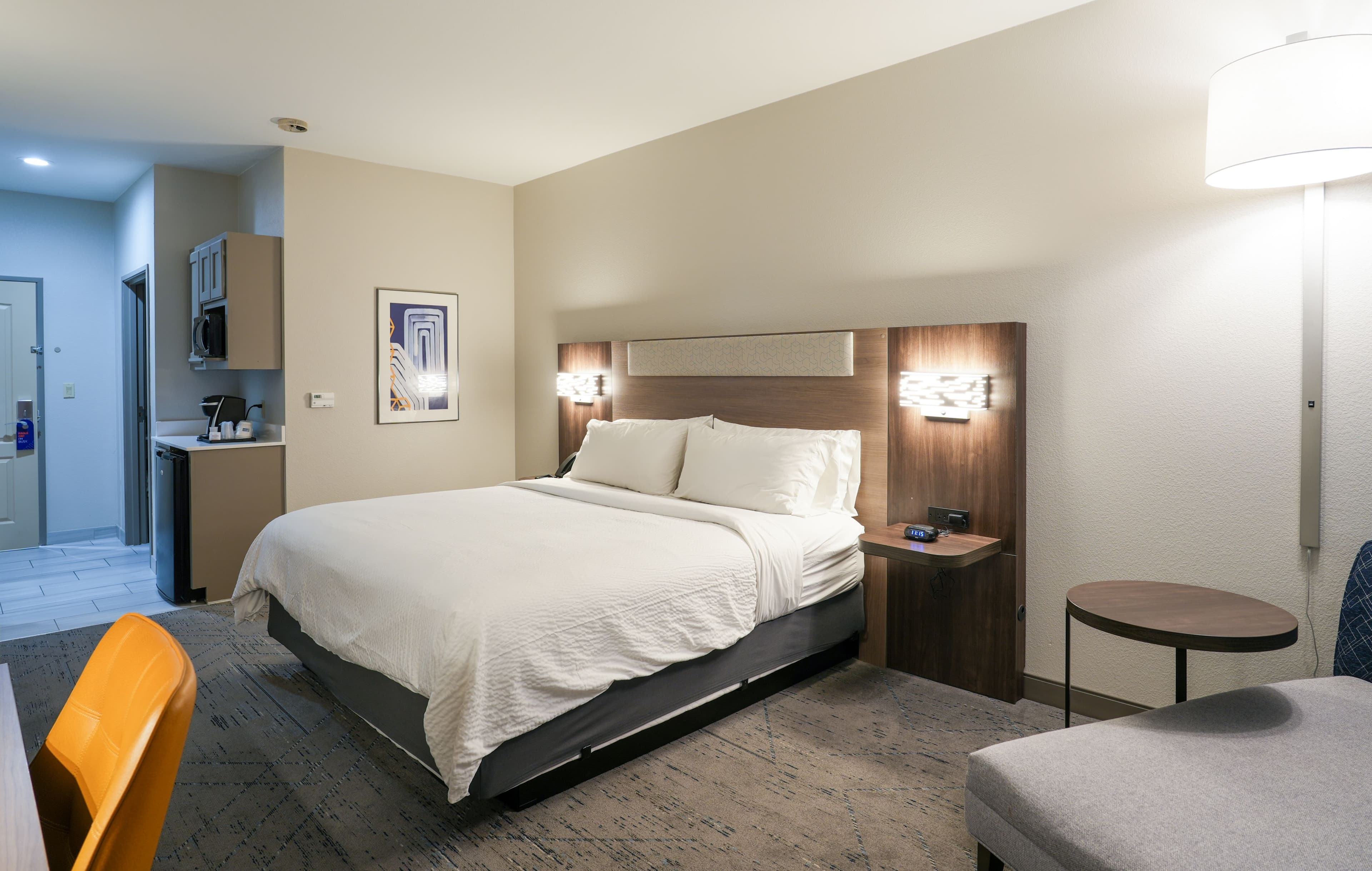 Holiday Inn Express & Suites Dallas Southwest-Cedar Hill - Image 3