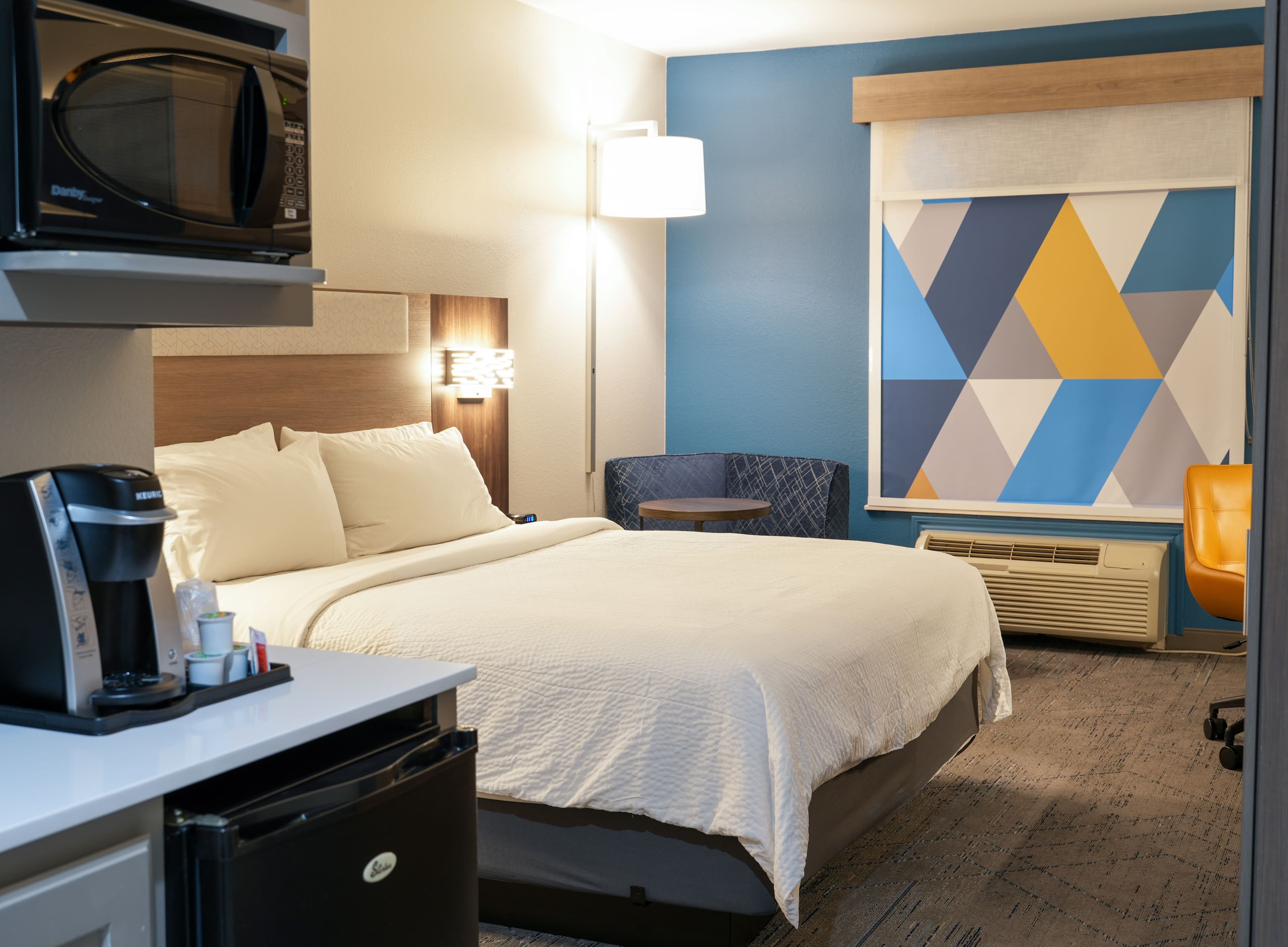 Holiday Inn Express & Suites Dallas Southwest-Cedar Hill - Image 2