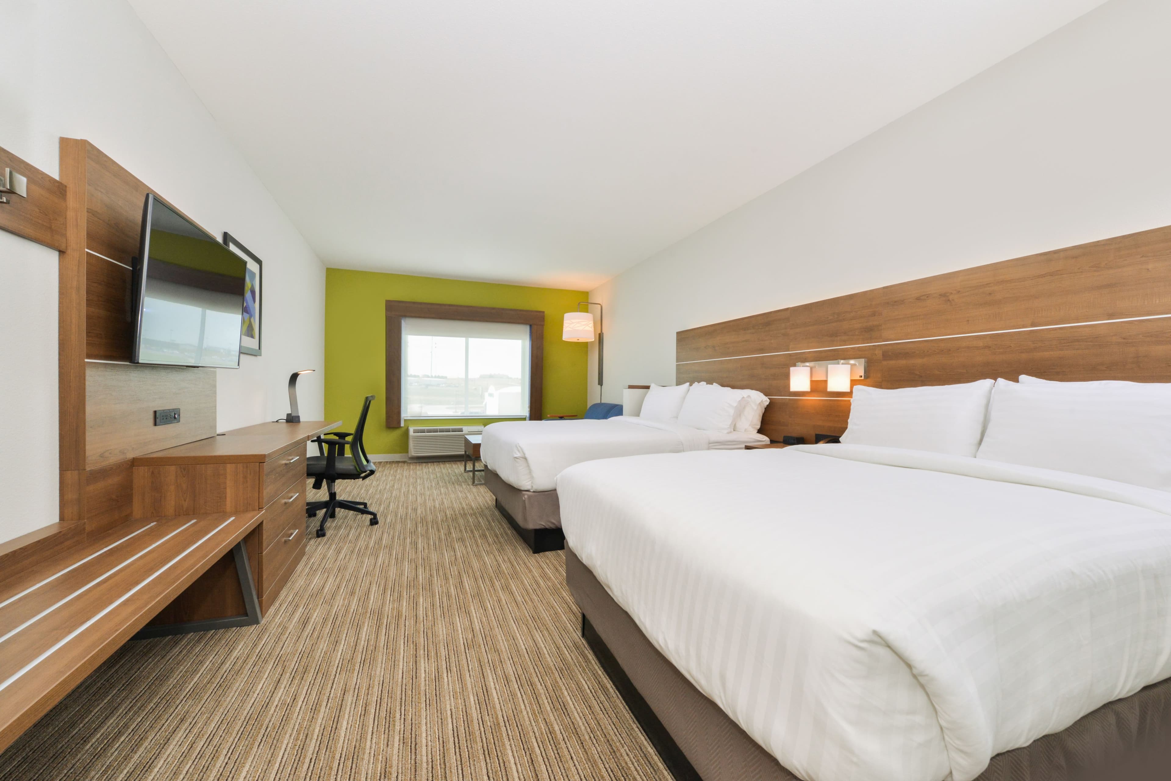 Holiday Inn Express & Suites Chadron - Image 4