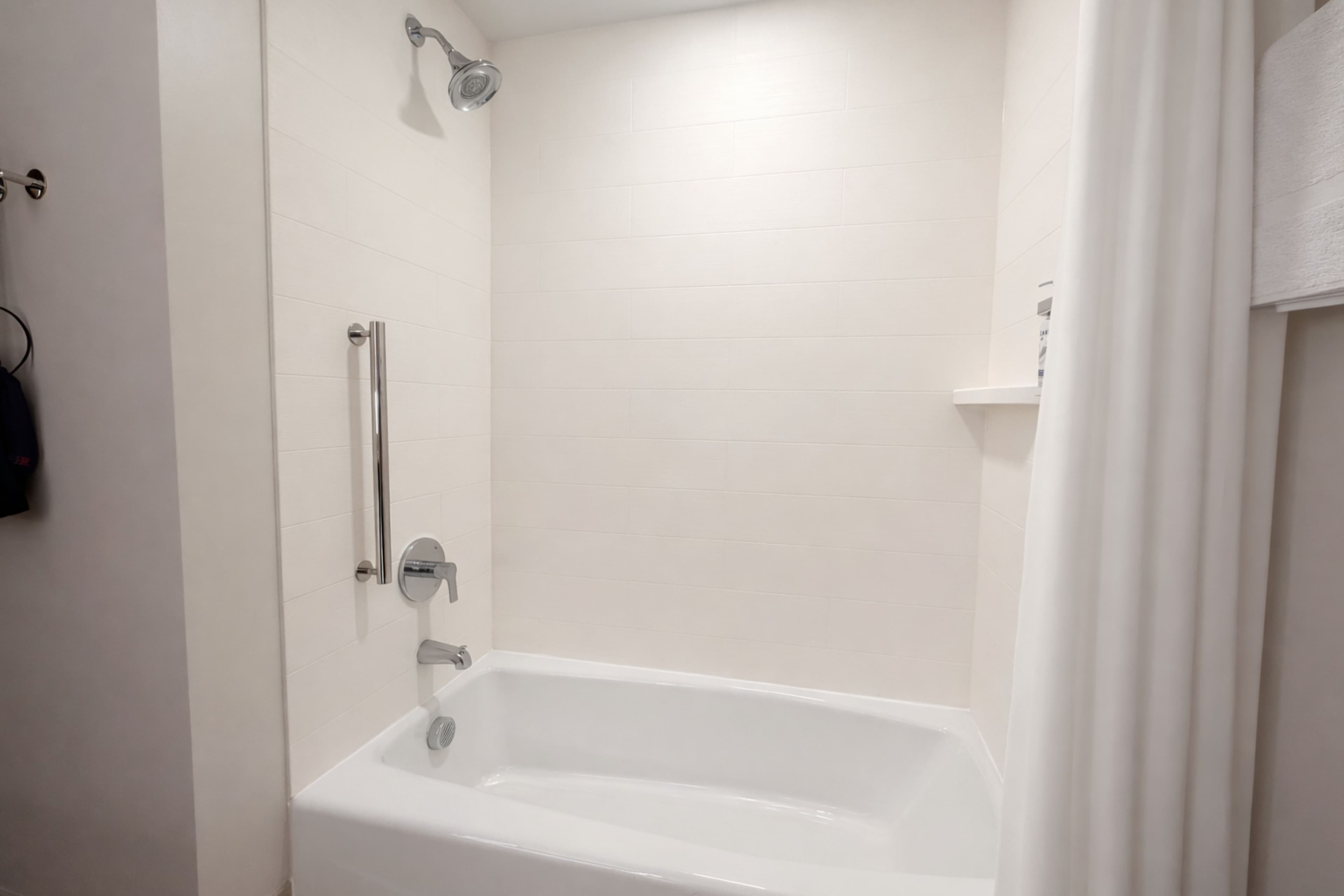 Holiday Inn Express & Suites Charlotte - Ballantyne — 16