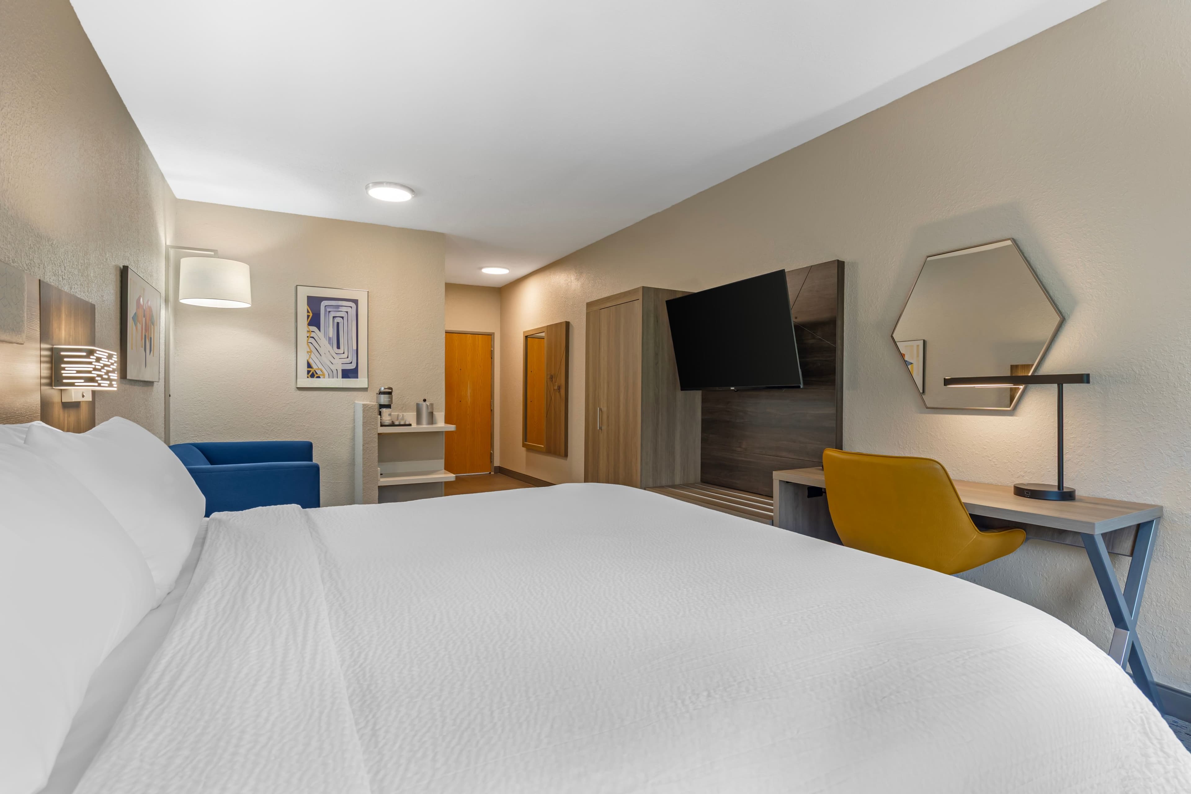 Holiday Inn Express & Suites Charlotte — 31
