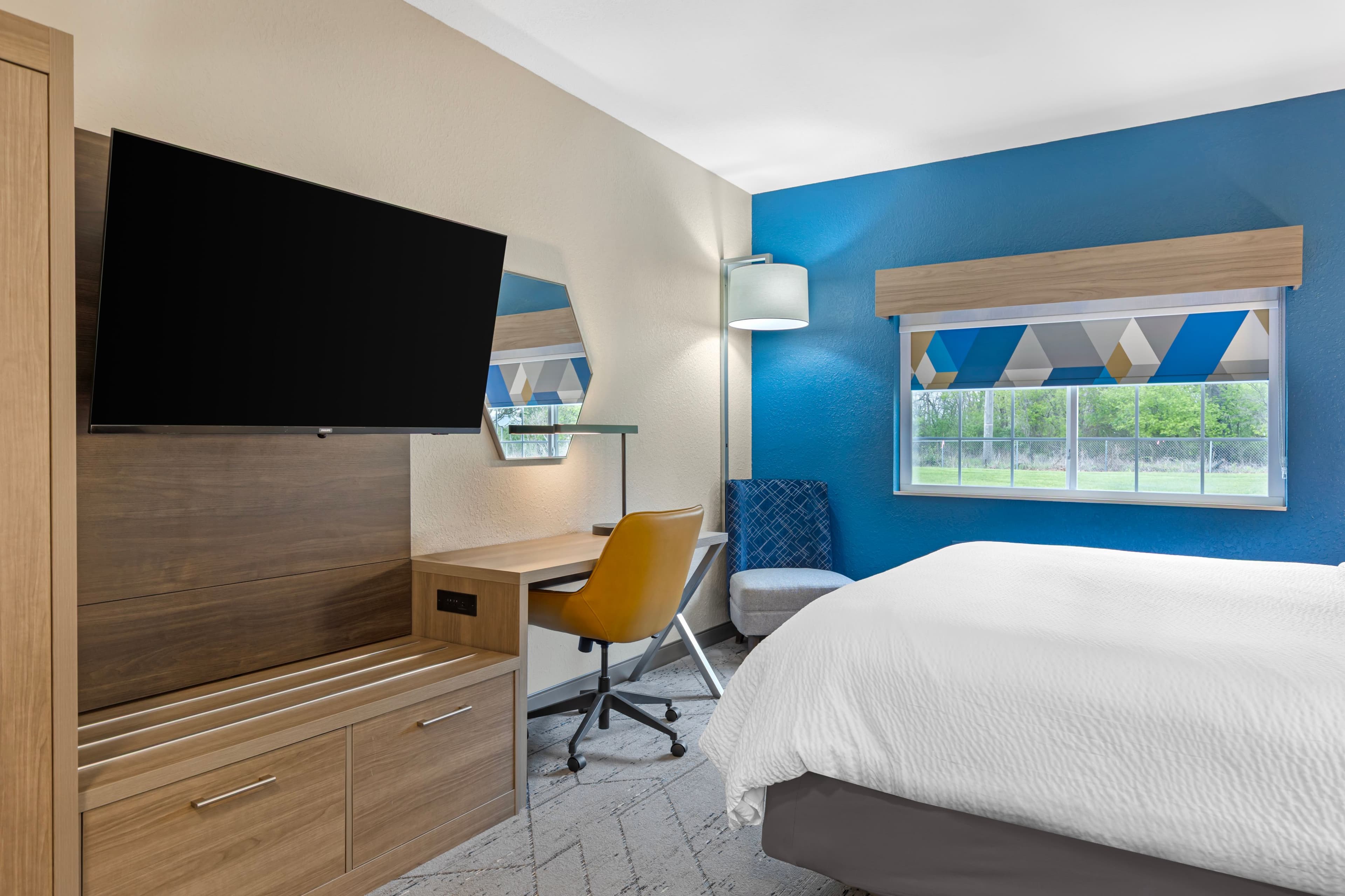 Holiday Inn Express & Suites Charlotte — 38