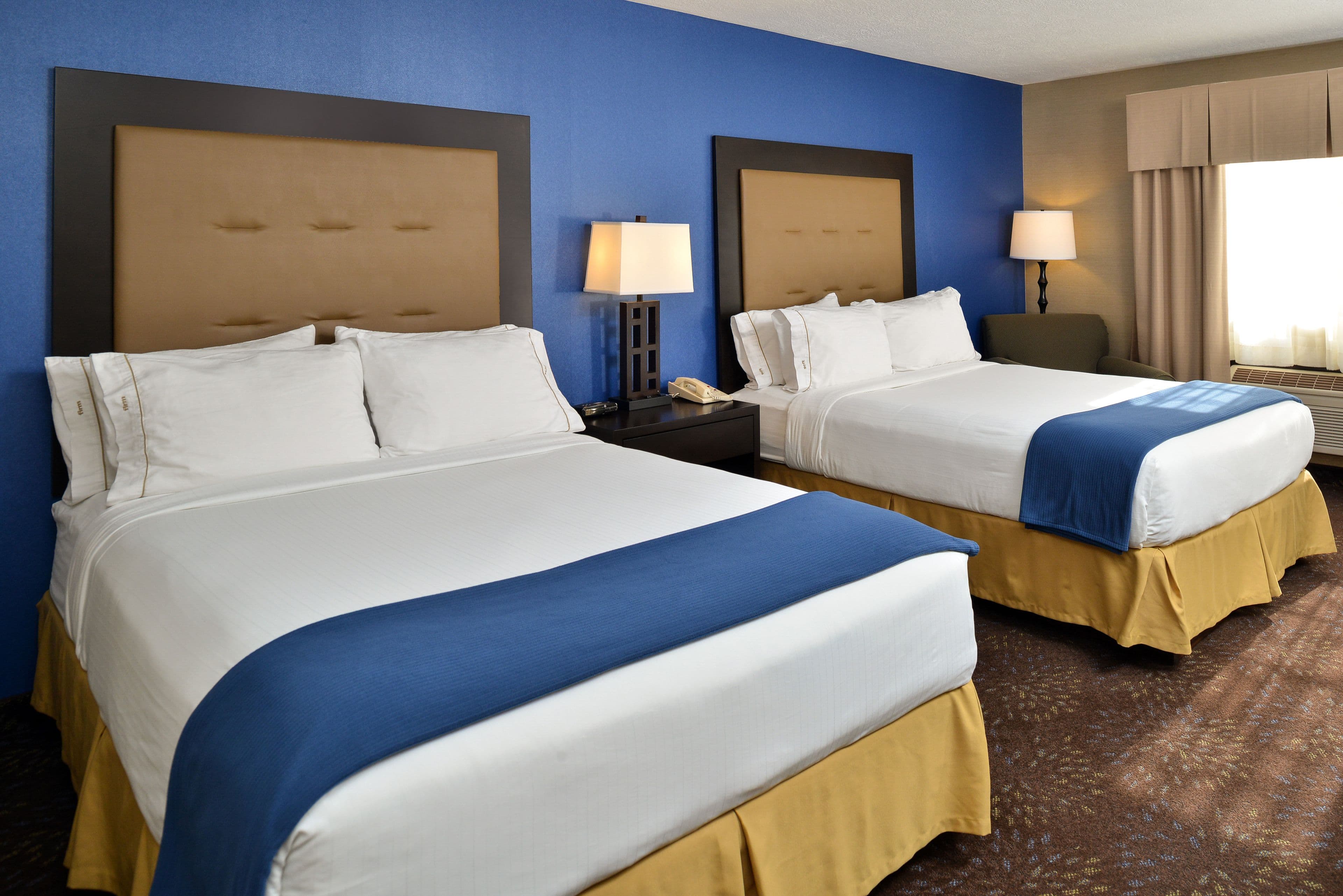 Holiday Inn Express & Suites Charlotte — 43