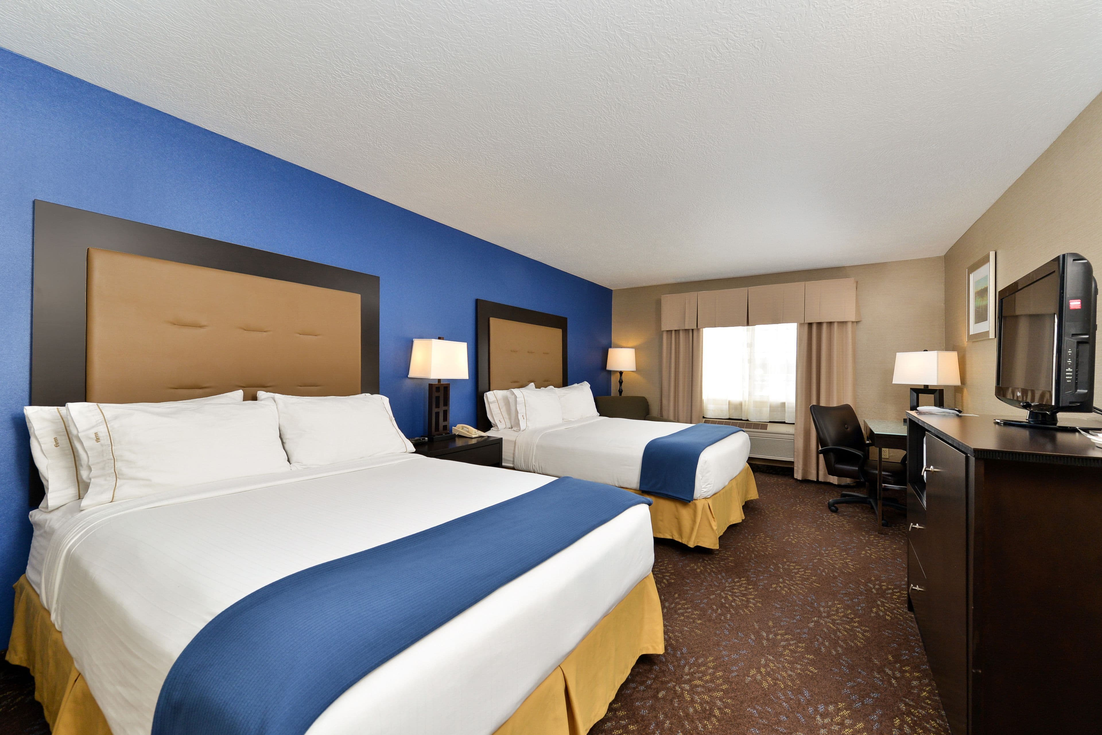 Holiday Inn Express & Suites Charlotte — 41
