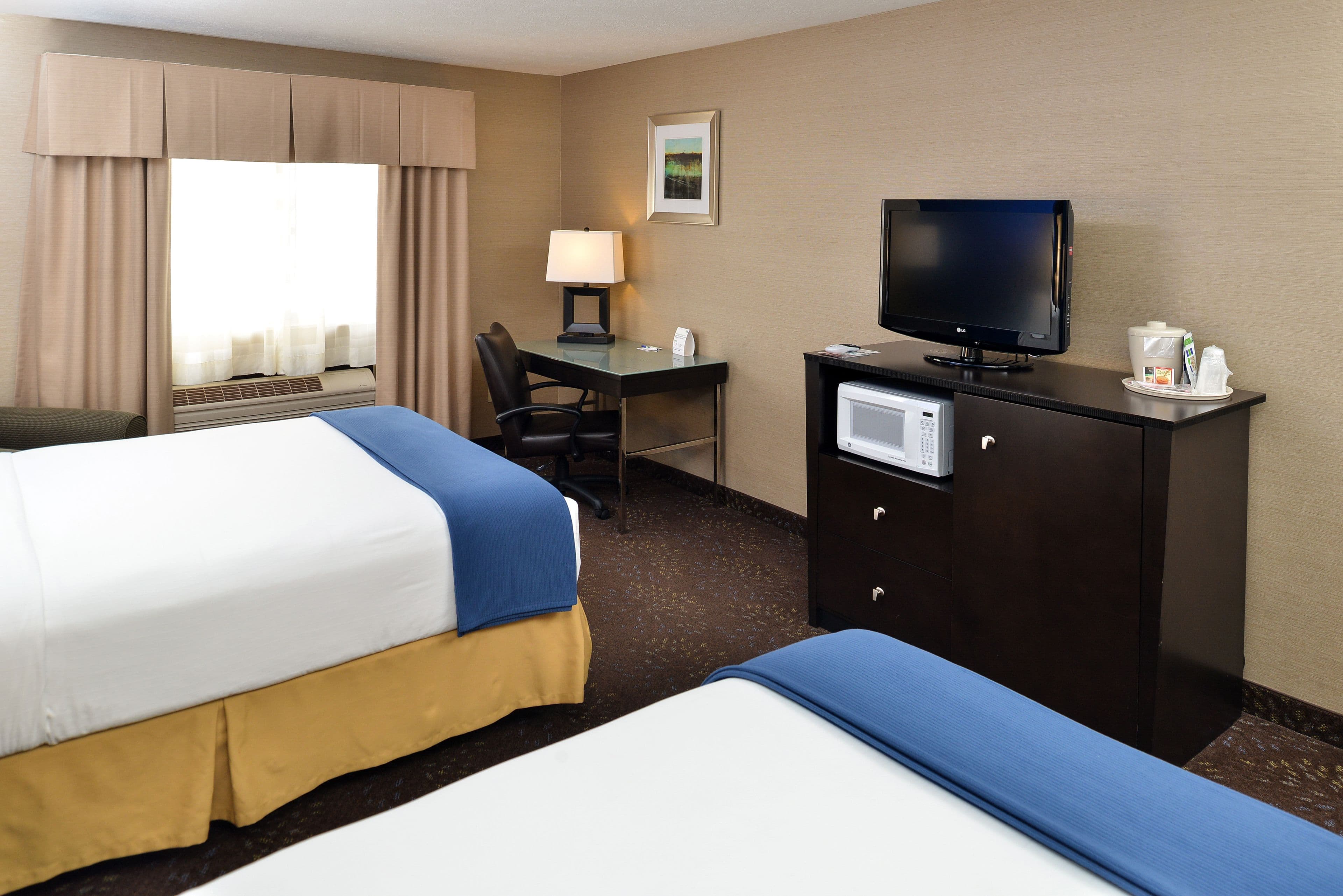 Holiday Inn Express & Suites Charlotte — 44