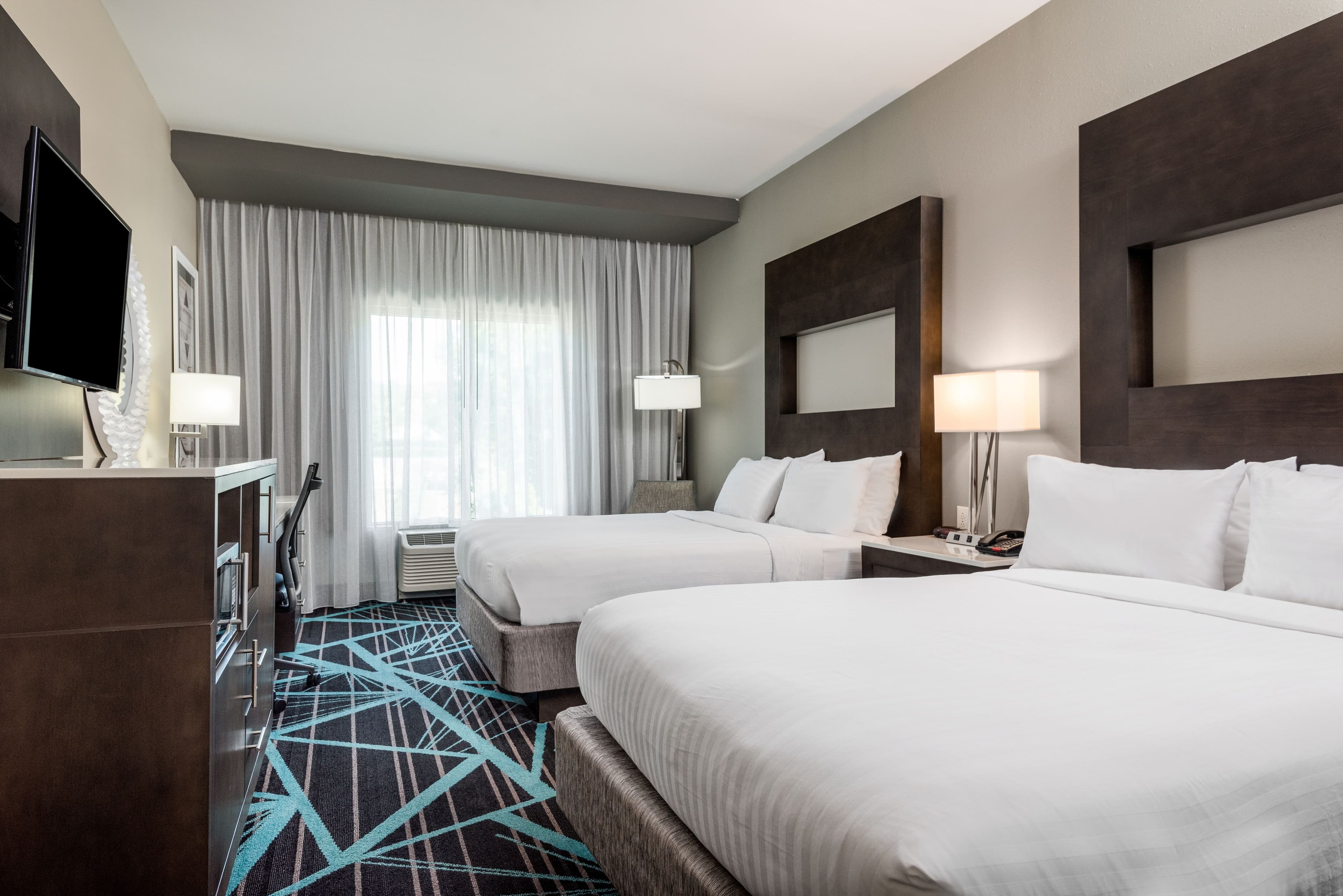 Holiday Inn Express & Suites Charlotte Airport — 19