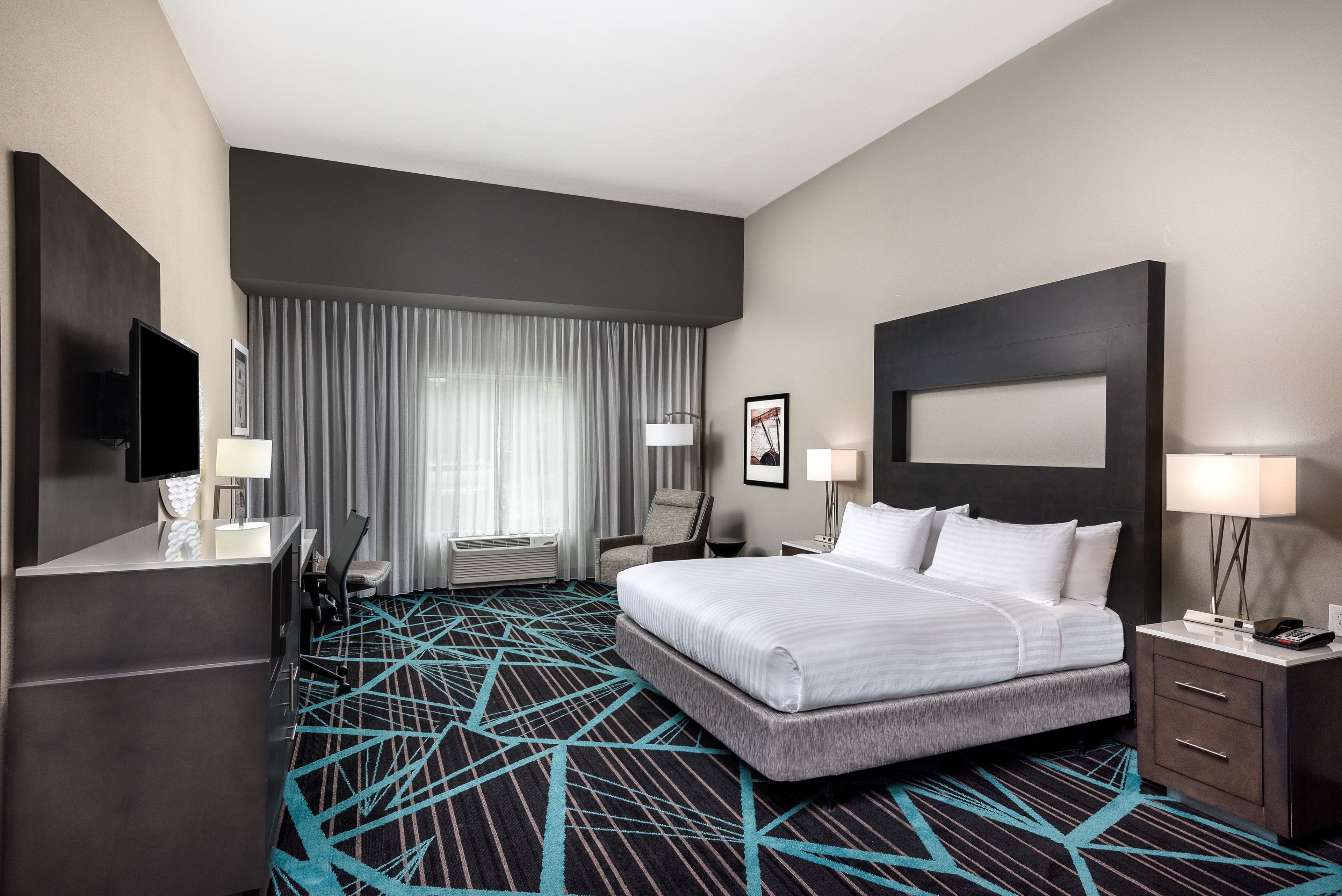 Holiday Inn Express & Suites Charlotte Airport — 9