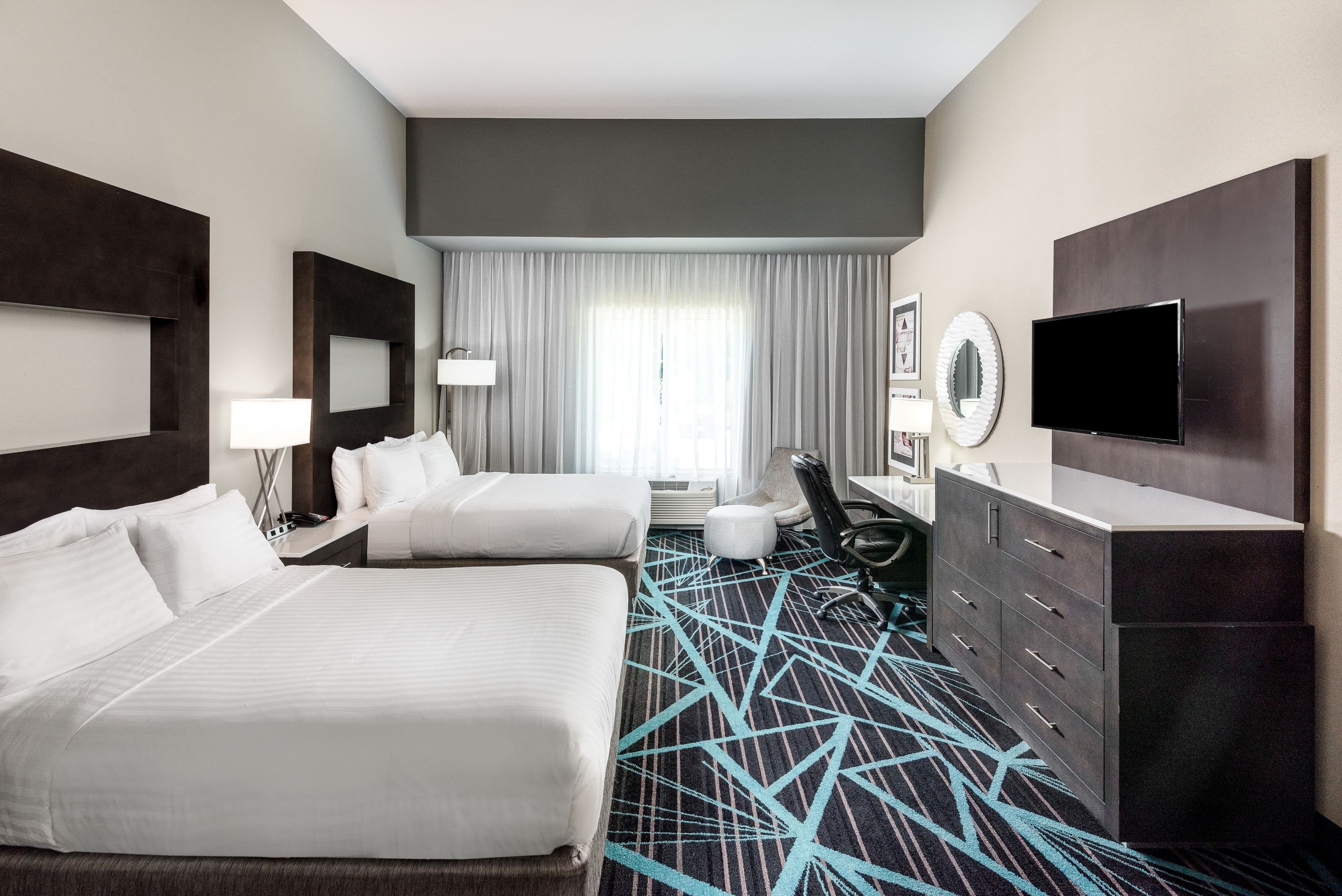 Holiday Inn Express & Suites Charlotte Airport — 17