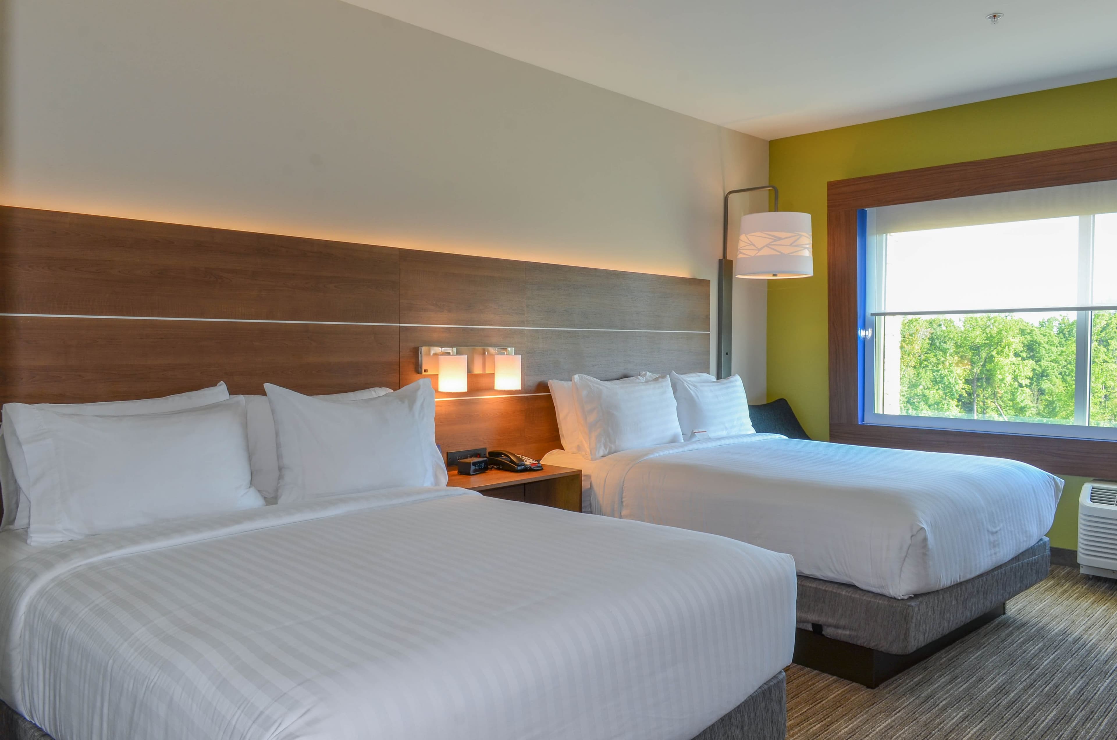 Holiday Inn Express & Suites Charlotte NE - University Area — 10